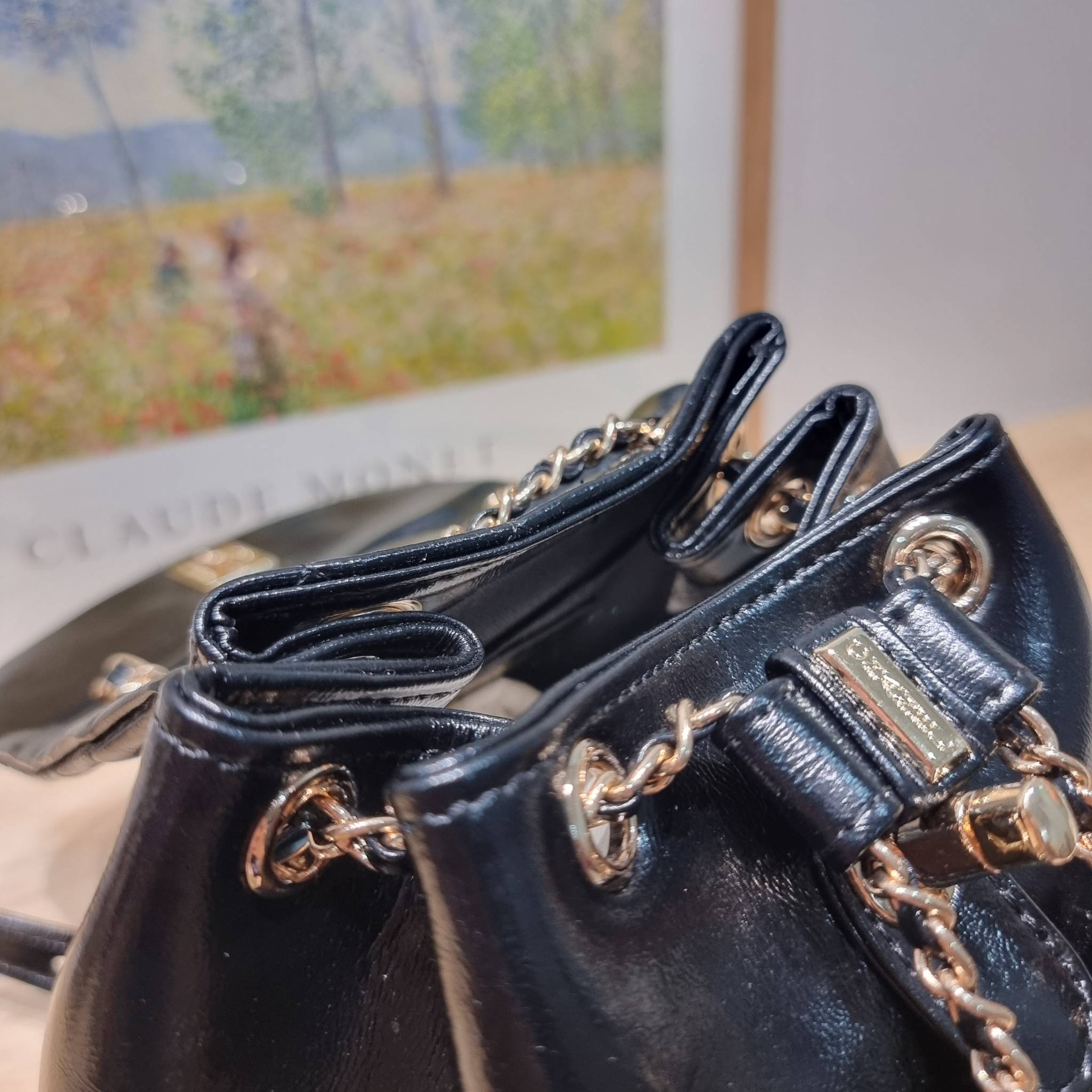 Chanel mini duma backpack กระเป๋าเป้ ไซส์มินิ สุดฮอต น่ารักน่าใช้สุดๆ ไอเท็มยอดฮิต รูปทรงทันสมัย ดีเทลความสวยมากมาย ทั้งสายรูดเก็บปาดกระเป๋า หรือจะช่องเปิดด้านหน้า ก็ดูหรูไปหมด ภายในโล่งกว้าง ใส่ของสำคัญได้