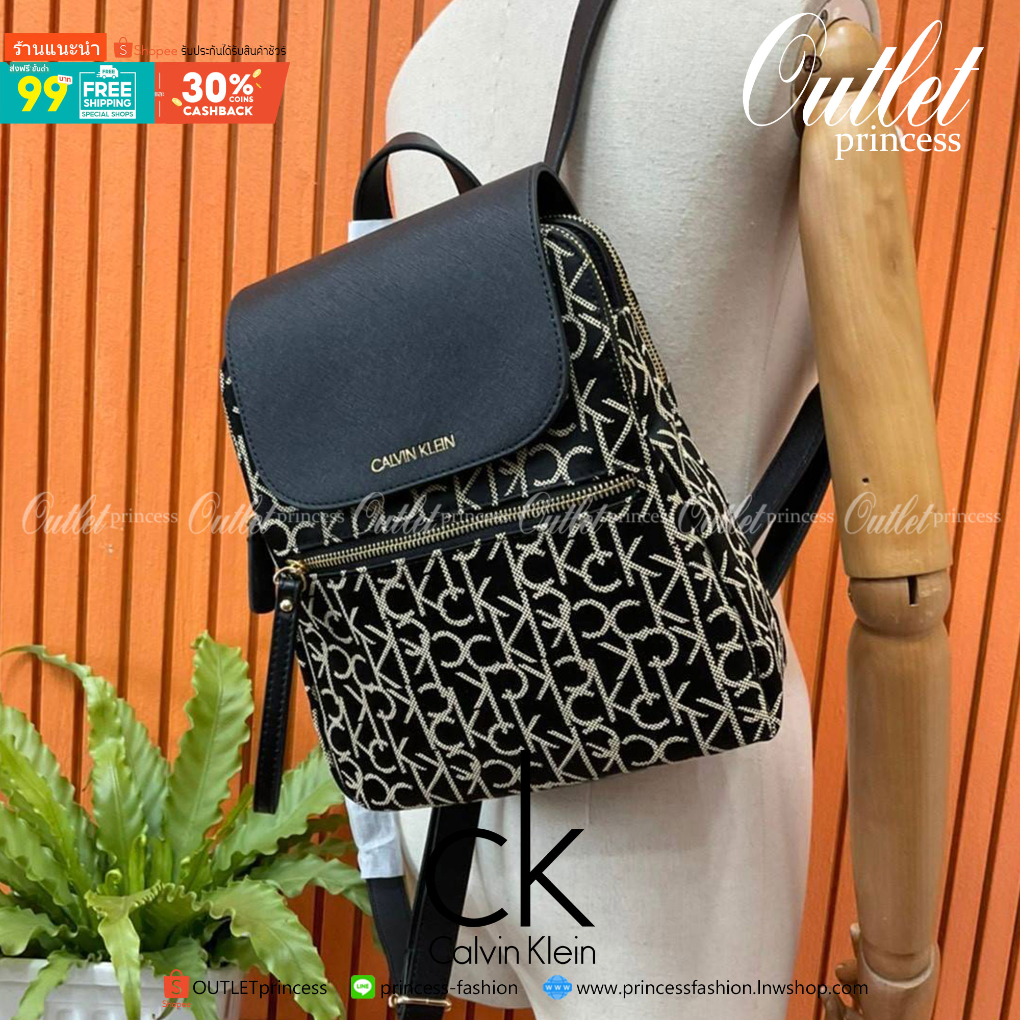 ของแท้ 💯% Elaine Calvin Klein Monogram Small Backpack 💕ของมันต้องมี สวยหรูดูแพงมาก สำหรับรุ่นนี้ และมีฟังชั่นช่องการใช้งานที่มากที่สุด!!! 💕 กระเป๋าสะพายเป้รุ่นใหม่ชนช้อป รุ่นยอดนิยม