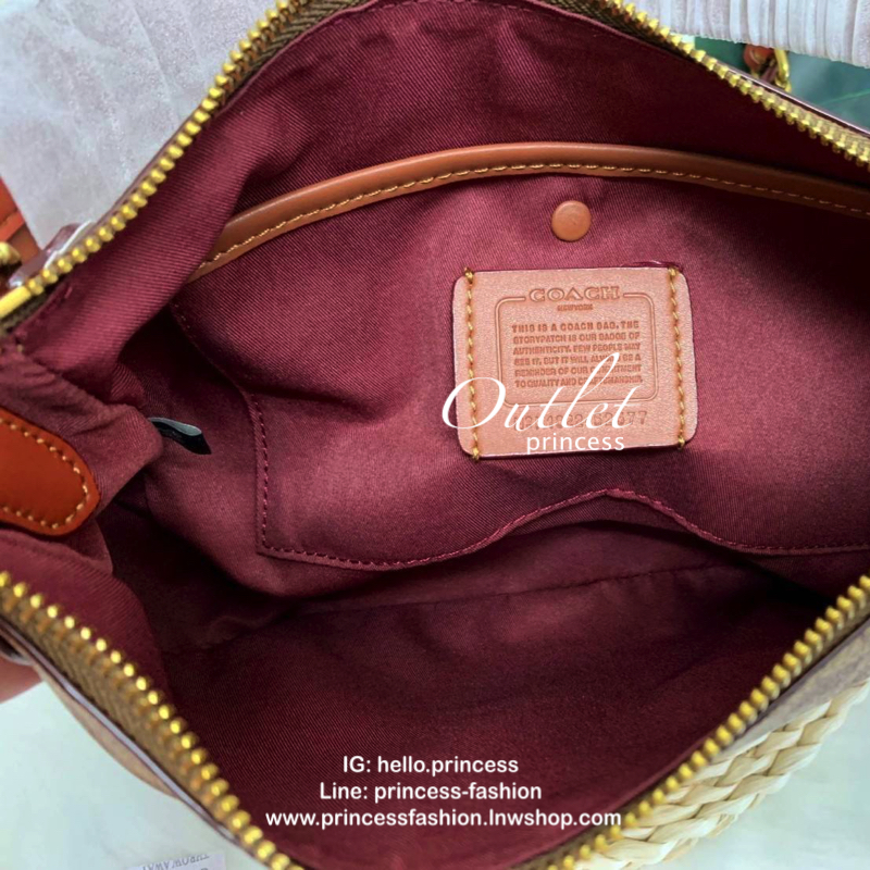 COACH SUTTON CROSSBODY IN SIGNATURE BAG กระเป๋าถือหรือสะพายไหล่ ทรงสวย วัสดุหนังแท้ เนื้อนิ่ม พร้อมพวงกุญแจหนัง เปิดปิดแบบซิป ภายในกว้าง ใส่ wallet ยาว และของใช้ได้เยอะ มีช่องเล็ก พร้อมสายสะพายยาวถอด ปรับได้ค่ะ Dont's miss!!