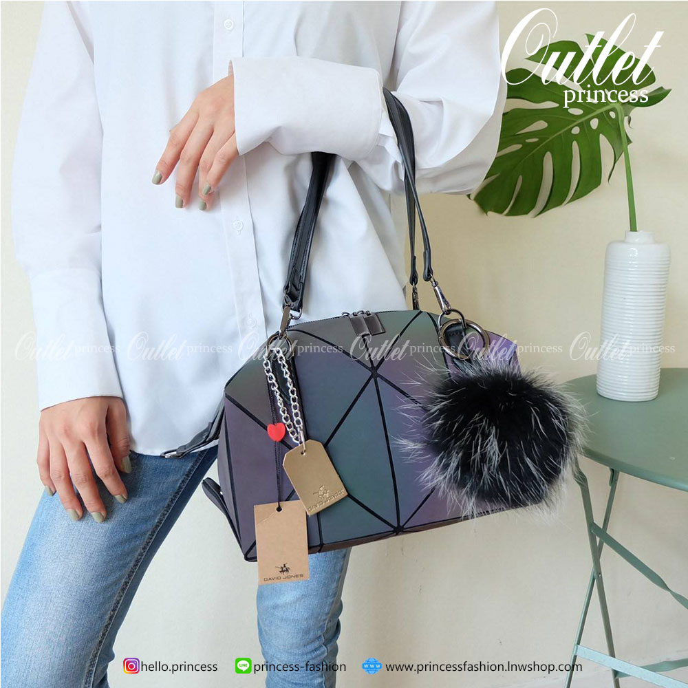 มาใหม่ กระเป๋าถือ/สะพาย ทรงสวย เหมือนซื้อ1ได้4 โอ้ย 🤩🤩 คุ้มสุดๆไปเลยค่า เพราะตัวกระเป๋าปรับได้ถึง4 แบบตามการใช้งานเลยน๊าแถมตัวกระเป๋าน้ำหนักเบาอีกด้วย ✨✨✨ สายสะพายถอดได้แถมสายยาวให้อีก 1 เส้น กระเป๋าทรงสุดฮิตจากแบรนด์ 