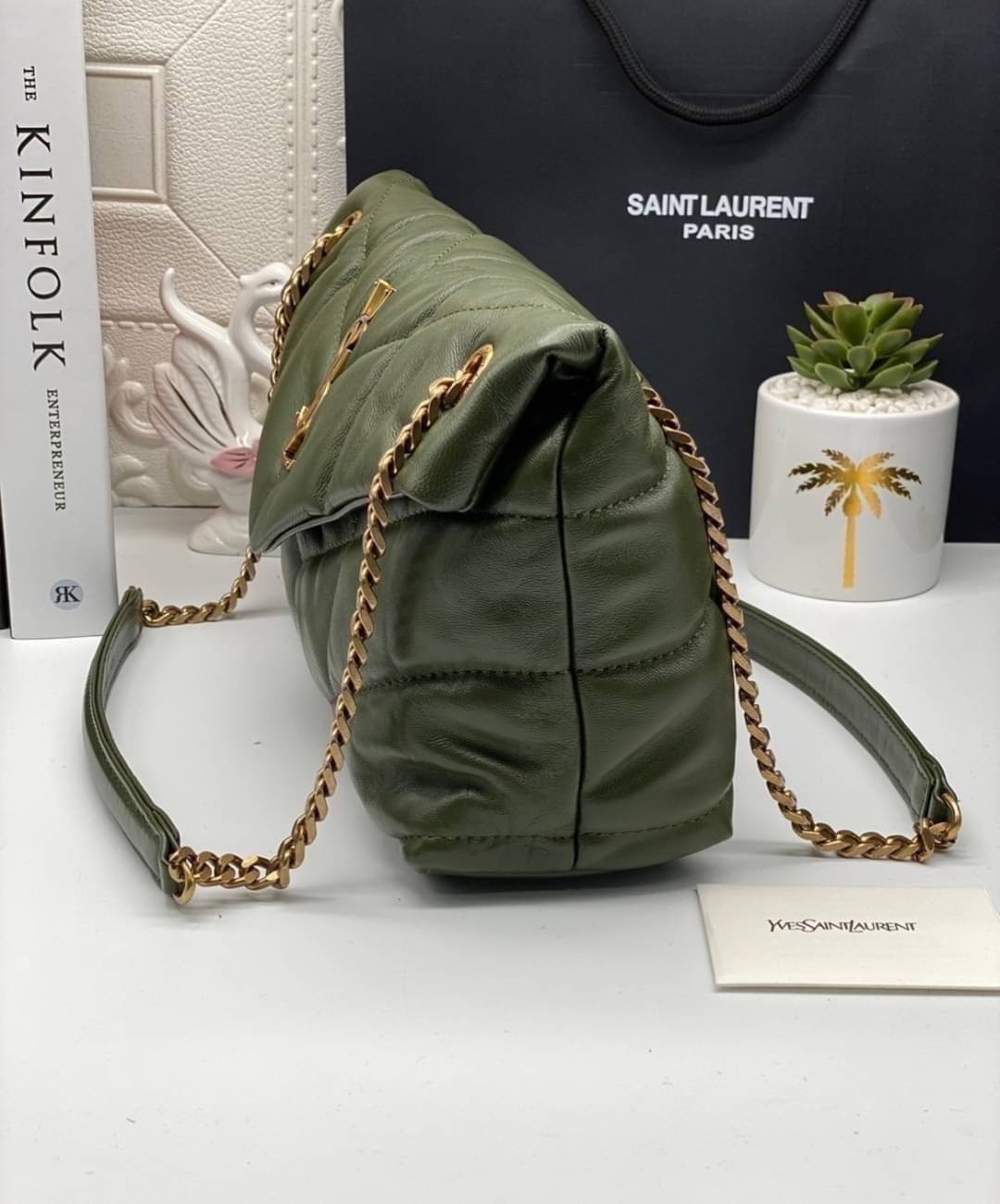 28cm YSL PUFFER SMALL CHAIN BAG IN QUILTED / Yves Saint laurent puffer small chain bag in quilted กระเป๋าสะพายรุ่นยอดนิยม ทรงสวย ใช้ได้บ่อยไม่มีเบื่อ วัสดุหนังสัมผัสนิ่มมือ ดีไซน์เรียบหรู