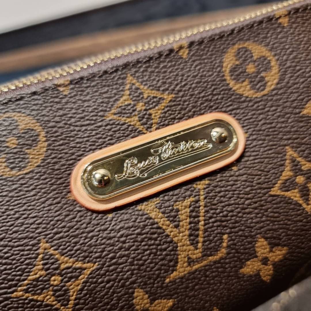 LV CROSSBODY CLUTCH BAG WITH CHAIN / LV Eva Clutch Crossbody Bag กระเป๋าสะพายวีไอพีพรีเมี่ยม วัสดุหนังแคนวาสคุณภาพ โลโก้เพลทอะไหล่ทอง คมชัด หรูหรา เปิด-ปิดกระเป๋าด้วยซิป ภายในเป็นช่องโล่ง ใส่ของใช้สำคัญได้สบายๆ มือถือ พาวเวอร์แบงค์ เครื่องสำอางค์ ของจุกจิ