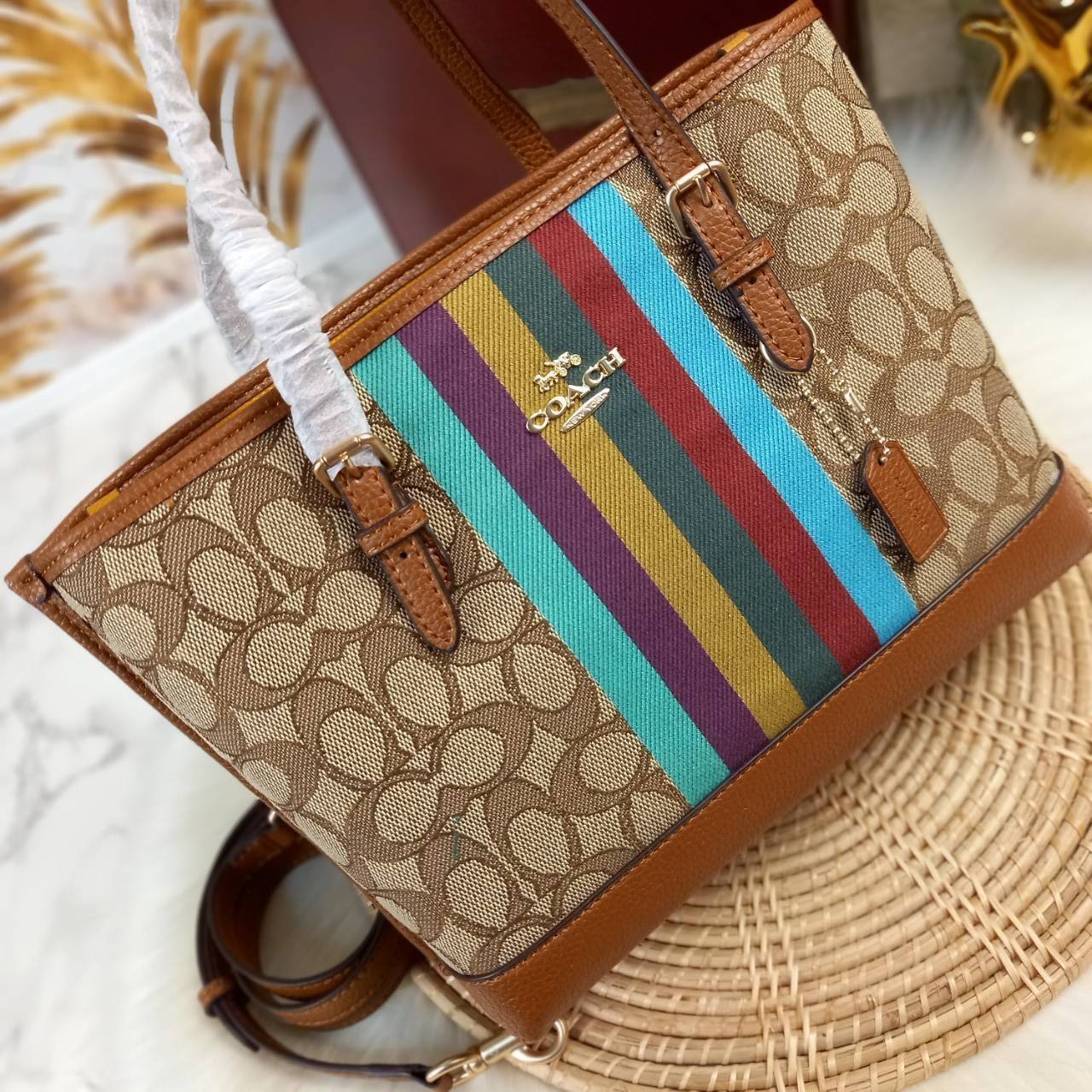 เอาอีกแล้วนะยูวว สวยน่ารักเบอร์นี้ COACH MOLLIE 25 TOTE IN SIGNATURE JACQUARD WITH STRIPES (C4086)🌺รีบมาสวยก่อนใครที่นี่เลย🤩🌈//กระเป๋าถือ กระเป๋าสะพาย ทรง TOTE ขนาดน่ารักกำลังดี ดีไซน์ใหม่ ลวดลายโดดเด่นสะดุดตา//วัสดุJACQUARDทอลาย ผ