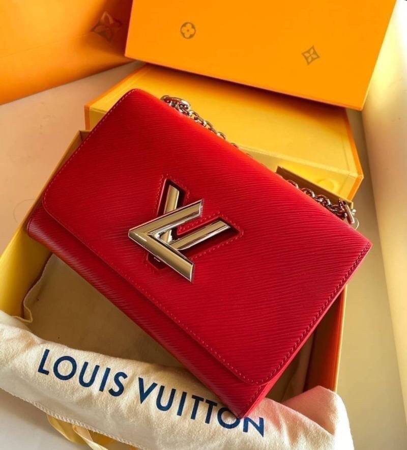 VIP 】หนังแท้ LOUIS VUITTON Epi Twist Shoulder Bag MM 4 สี พร้อมส่งที่ไทย