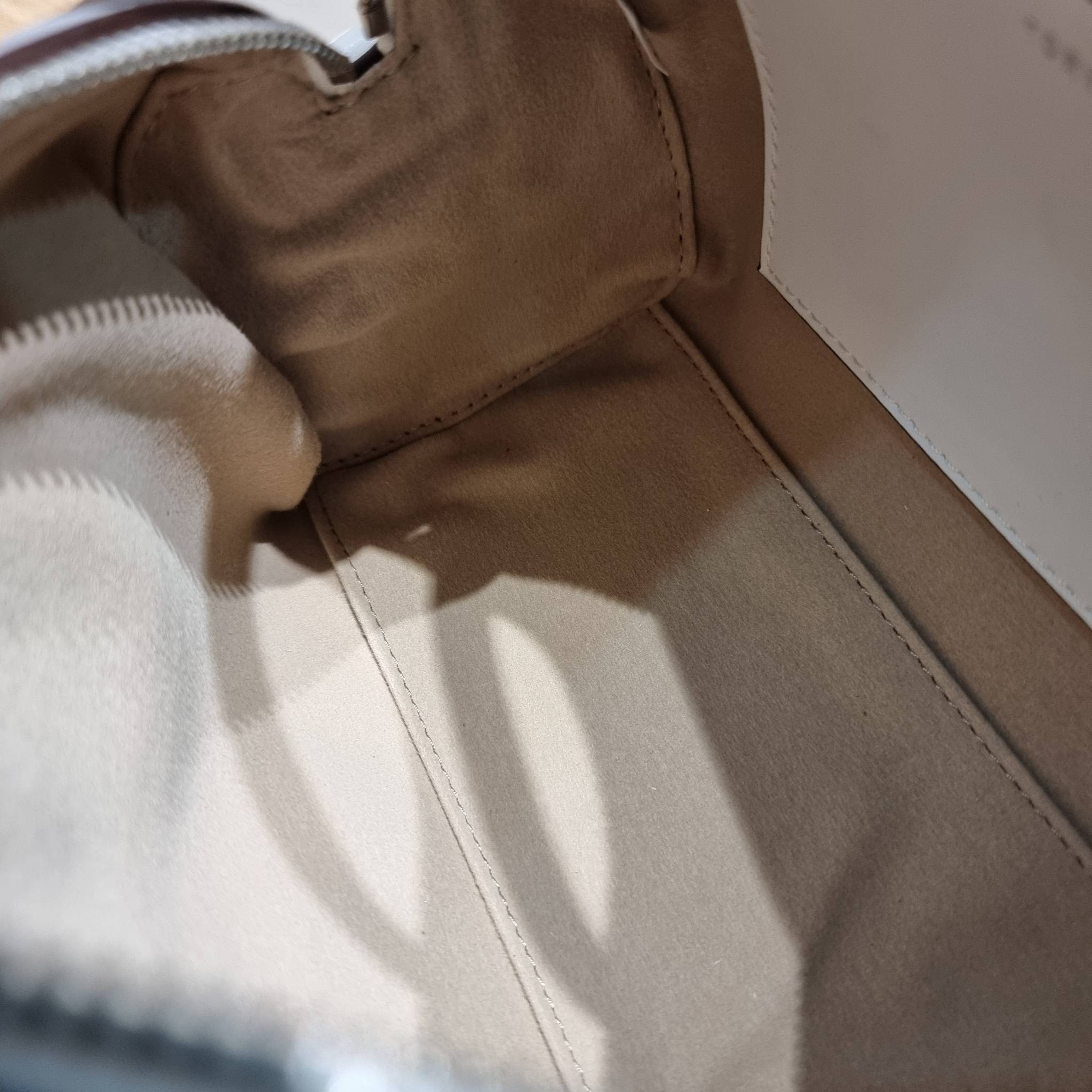 TORY BURCH Petite T Monogram Denim Barrel Bag / TORY BURCH MINI T MONOGRAM DENIM TOTE คอลเลคชั่นใหม่รับซัมเมอร์นี้ กับกระเป๋าสะพายทรงโท้ท ไซส์มินิ ดีไซน์โทนสีฟ้า สวยคม