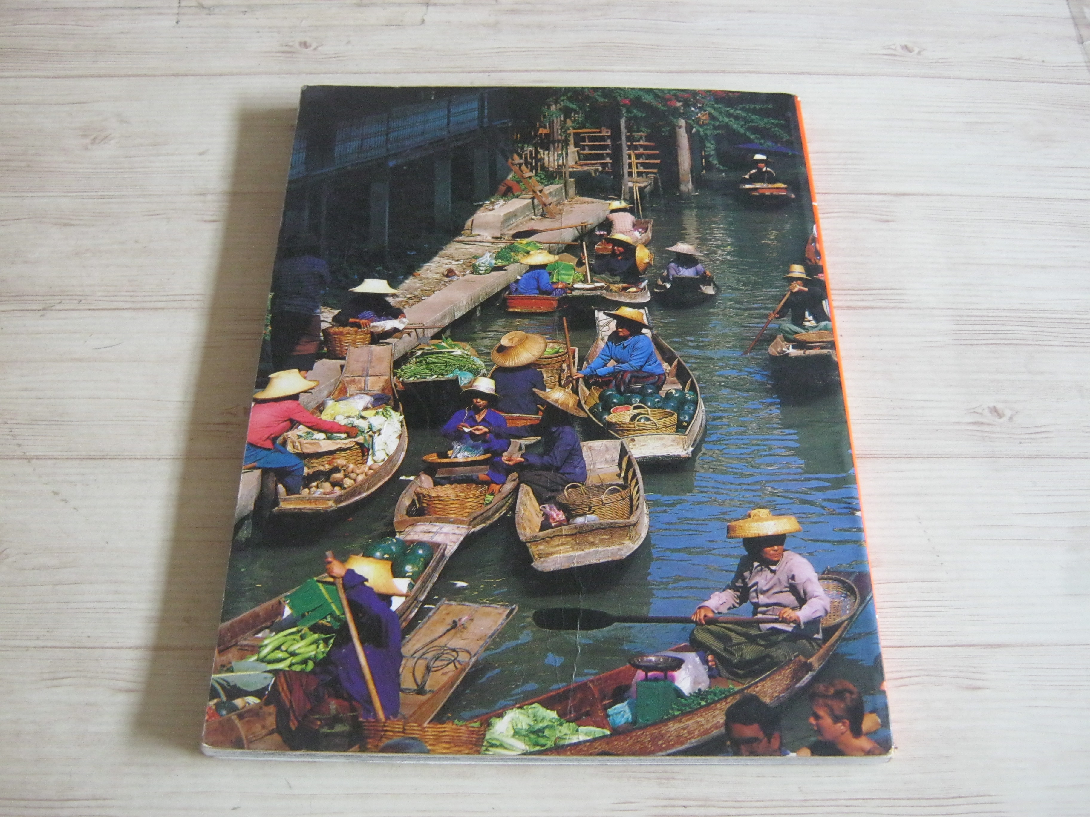 BANGKOK AYUTTHAYA PATTAYA EDIZIONE ITALIANA By Giovanna Magi (ภาพสี่สีทั้งเล่ม)