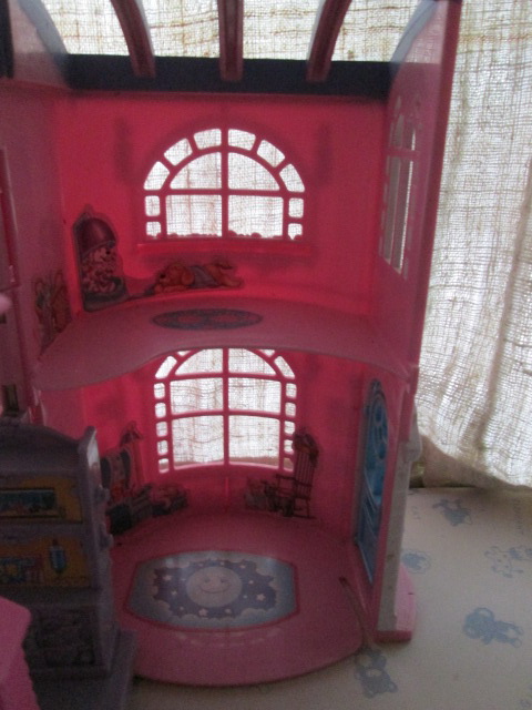 Fisher Price Go Anywhere Girls Pet Parlor ของเล่นมือสอง (บ้านตุ๊กตา)