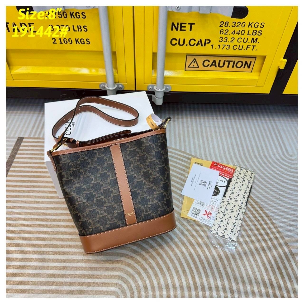 Celine bucket bag in Triomphe canvas and leather / Celine Tote Bag 6" 8" 9.5" กระเป๋าสะพายทรงบัคเก็ต โท้ทรุ่นแรกของแบรนด์ที่ได้รับความนิยมมากที่สุด ควรมีติดตู้ไว้เลย ดีไซน์สวยคลาสสิคไม่มีเอาท์