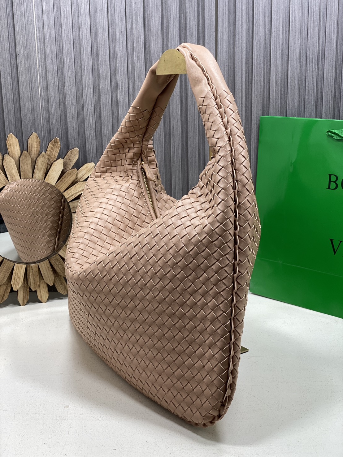 BOTTEGA Large Hop Shoulder Bag 48cm / BOTTEGA Hobo Bag กระเป๋าสะพายไหล่ใบใหญ่ จุของได้เยอะมาก ดีไซส์สานเป็นเอกลักษณ์สวยงาม