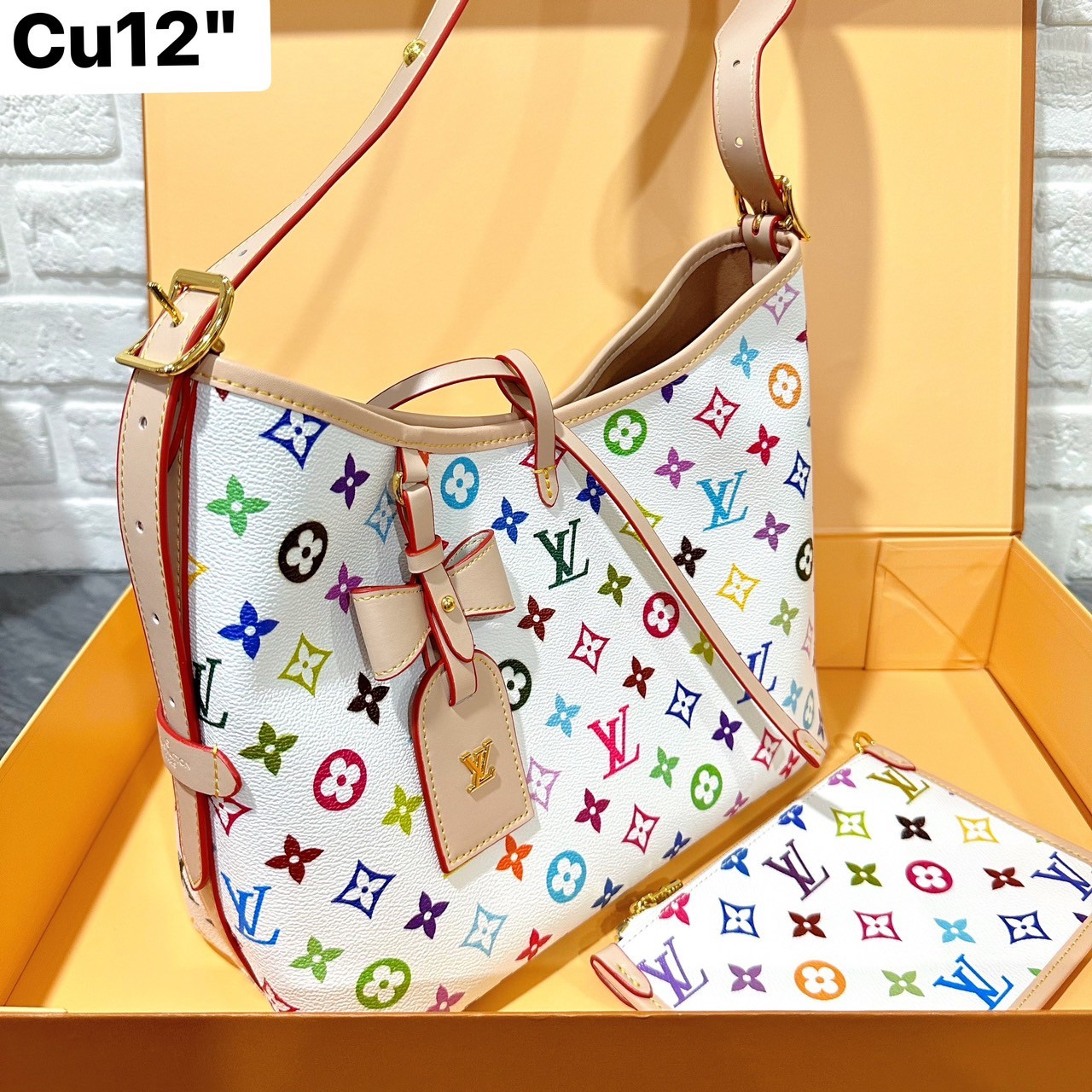 LV x TM CarryAll PM bag Multicolor Monogram Canvas กระเป๋าสะพายไหล่ทรงสวย รุ่นลิมิเต็ดสุดคลาสสิก แต่งแต้มดีเทลเปี่ยมชีวิตชีวา แคนวาสโทนสีสดใสดีไซน์ใหม่จากพาเลตต์สีเอกลักษณ์