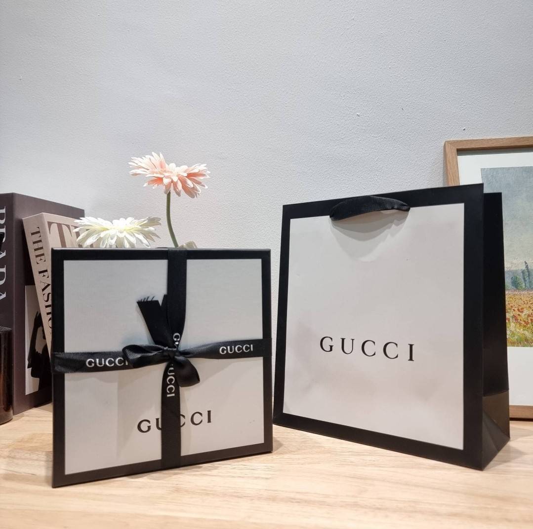 GUCCI BELT / GG belt 3.5cm เข็มขัดสีดำสุดคลาสสิค รุ่นโลโก้ ใหญ่ เรียบง่าย ผู้ดี เป็นซิกเนเจอร์ ด้วยดีไซน์ double buckle อะไหล่สีทองวินเทจ ทำให้ใช้งานเป็น everyday use ได้เลย วัสดุหนังสวย พร้อมออริจินัล box ที่สุดของการคอมพลีทลุทด้วยเข็มขัดเส้นนี้เส้นเดียว