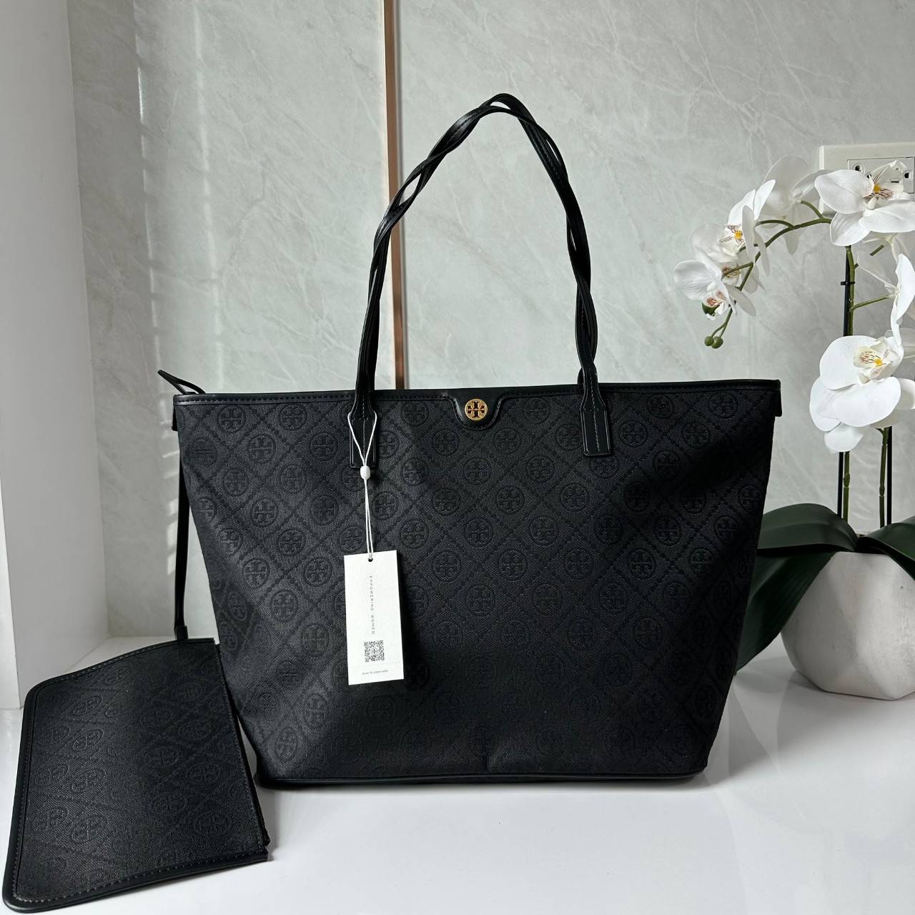 TORY BURCH T MONOGRAM ZIP TOTE (ใบใหญ่) / TORY TOTE BAG กระเป๋าทรงโท้ทพร้อมกระเป๋าใบใหญ่ วัสดุผ้าแจ็คการ์ดตัดขอบหนัง