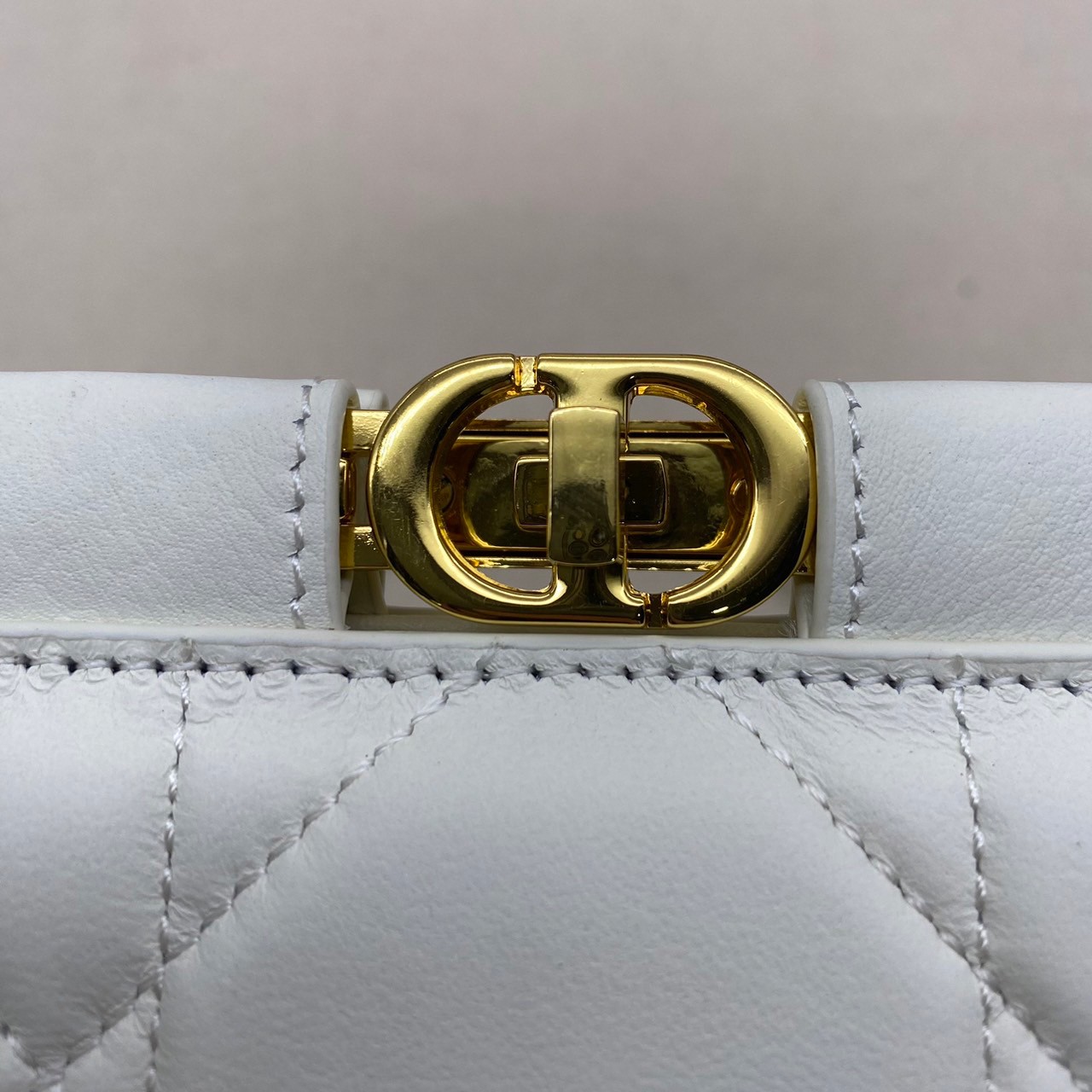 Dior Caro Colle Noire Clutch with Chain Cannage / DIOR Clutch / DIOR BAG พร้อมส่ง 4 สี กระเป๋าสะพายทรงคลัท ดีไซน์เรียบหรู ดูแพง รุ่นนี้คือ ถือแล้วผู้ดีมากค่ะ