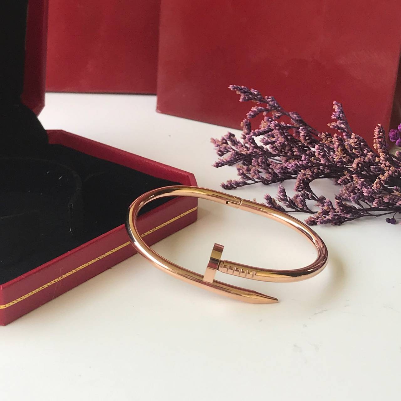 Cartier JUSTE UN CLOU BRACELET กำไลข้อมือตะปู งานดีสุดเกรดออริจินิล วัสดุคุณภาพดี ไม่ลอกไม่ดำ กล่องตามแบบ งานปั้มครบตามรูปเลยค่ะ