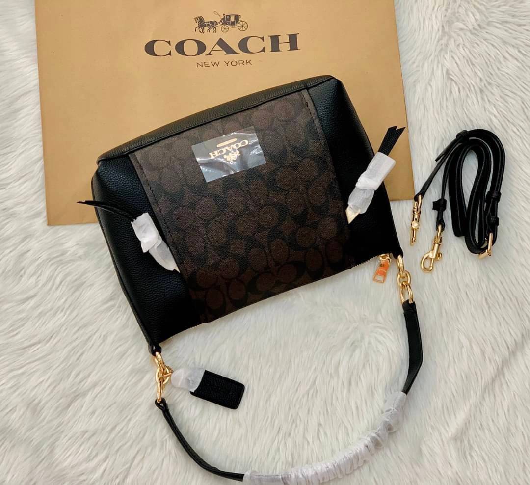 COACH SMALL MARLON SHOULDER BAG ((1600//1597)) 🌈พร้อมส่งที่ไทยอีกครั้ง ตามคำเรียกร้อง ห้ามพลาด! กระเป๋าหิ้ว//คล้องไหล่//สะพายข้างได้ หนังแท้ ทรงสวยมากค่ะ ด้านหน้ามีช่องซิปซ่อนแบบหนังห้อยให้2ช่อง ใส่ของจุกจิกค่ะ เปิดปิดกระเป๋าแบบซิป ภายในกว้างใส่ขอ