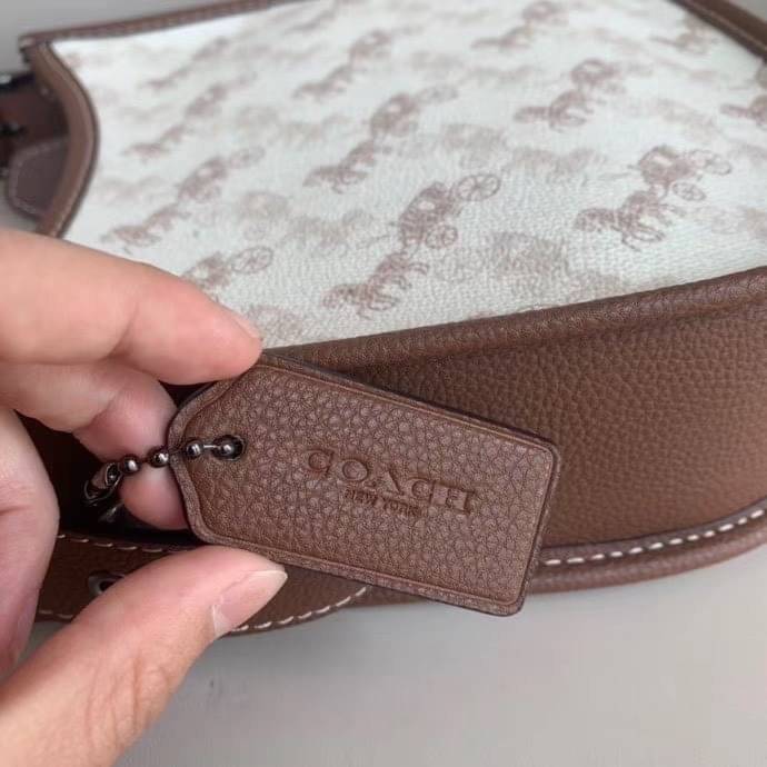 Coach Emery Crossbody 21 With Horse And Carriage Print 89142 พร้อมส่งที่ไทย