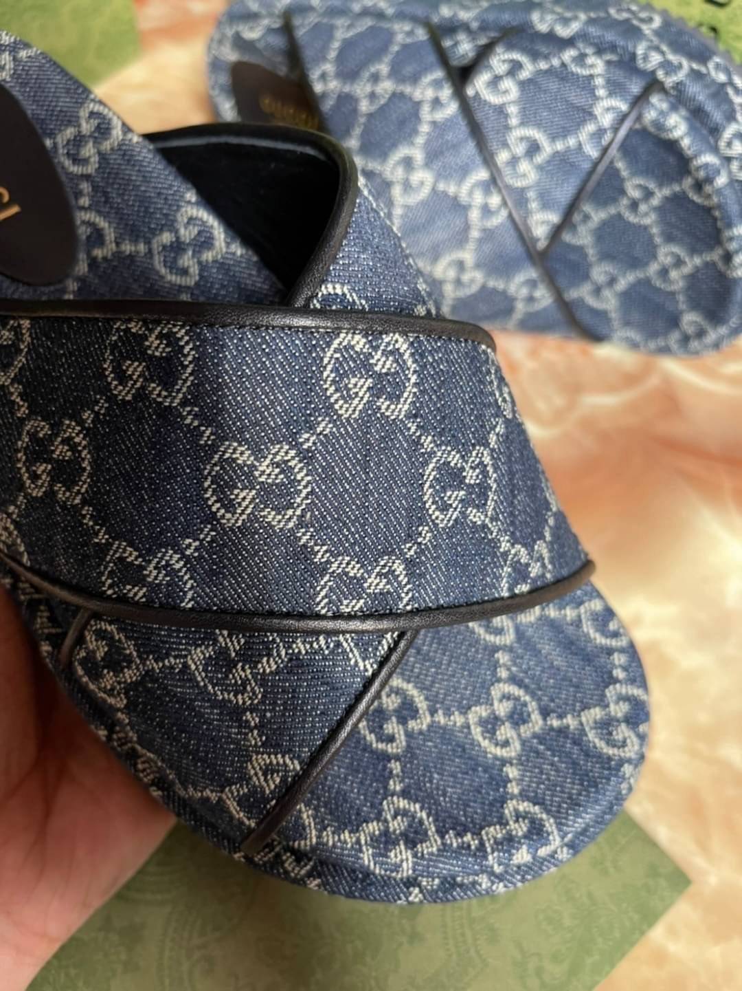 หนังแท้ GUCCI Denim Sandals / GG jacquard organic denim platform sandals / GG Shoes พร้อมส่งที่ไทย รองเท้าผ้าเดนิมเกรดเทพออริจินอล ภาพสินค้าถ่ายจากงานขายจริง ใช้งานต่างประเทศได้ค่ะ
