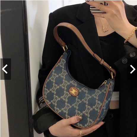 CELINE Ava handbag Blue in Denim / Celine Denim Ava Monogram Bag / Celine Paris Macadam shoulder bag กระเป๋าคล้องไหล่ซีลีนรุ่นใหม่ ตัวกระเป๋าทำจากผ้ายีนส์(ผ้าฝ้ายคุณภาพดี) ใช้งานทน สายสะพายหนัง ด้านในกว้างขวางใส่ของได้เยอะ ทรงนี้นิยมสุดๆ งานสวยมากกกก ก.ล้