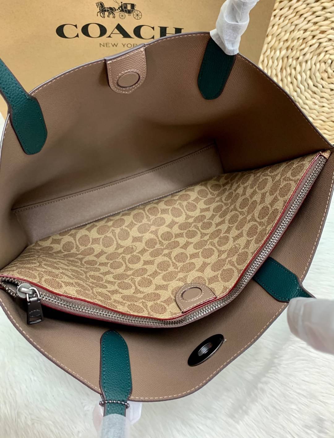 COACH WILLOW TOTE ((C0690)) สีมาใหม่ล่าสุดค่ะ กระเป๋าทรง Tote ใบใหญ่ หนังแท้อย่างดีค่ะ