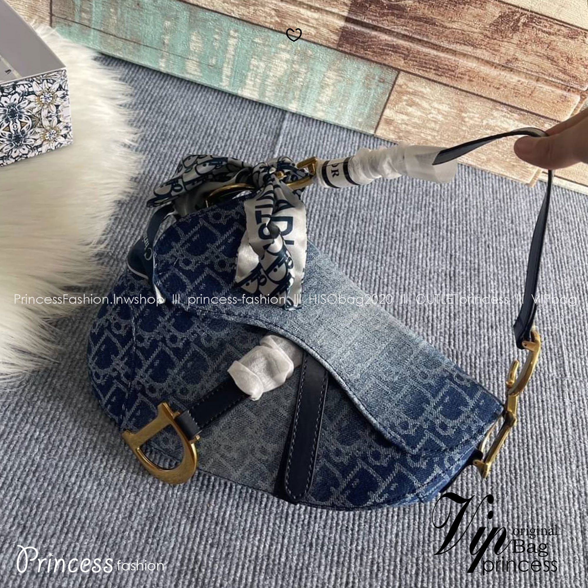 DIOR Saddle Bag Blue Denim Oblique กระเป๋าถือทรงอานม้า เอกลักษณ์ของแบรนด์หรูหรา รุ่นเดนิมฟอกอะไหล่ทองสวยงาม