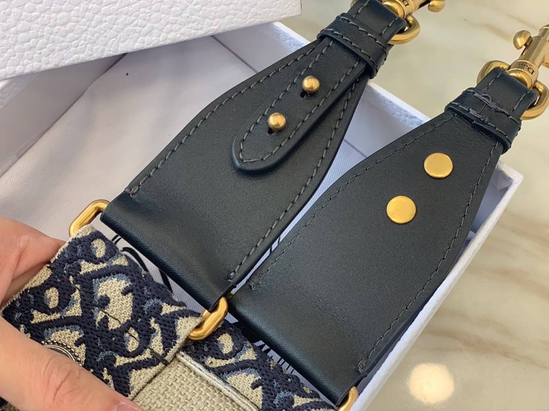 หนังแท้ DIOR shoulder strap with ring พร้อมส่งที่ไทย Jacquard and Black Calfskin สายกระเป๋างานหนังแท้และผ้าแจ็คการ์ด เกรดเทพออริจินอล ภาพสินค้าถ่ายจากงานขายจริง