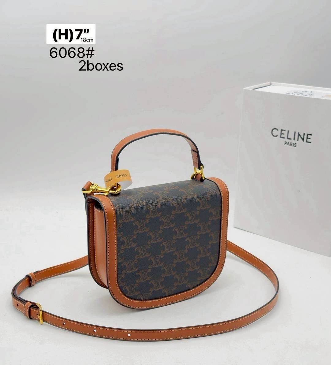 CELINE MINI BESACE CLEA in Triomphe canvas and leather กระเป๋าสะพายพร้อมหูจับถนัดมือ ใหม่ก่อนใคร น่ารักสุดปัง รูปทรงย้อนยุค สไตล์วินเทจลัคชู ภายในเป็นช่องโล่ง มีช่องย่อยให้อีก เป็นไอเท็มที่ควรต้องมีจริงๆ