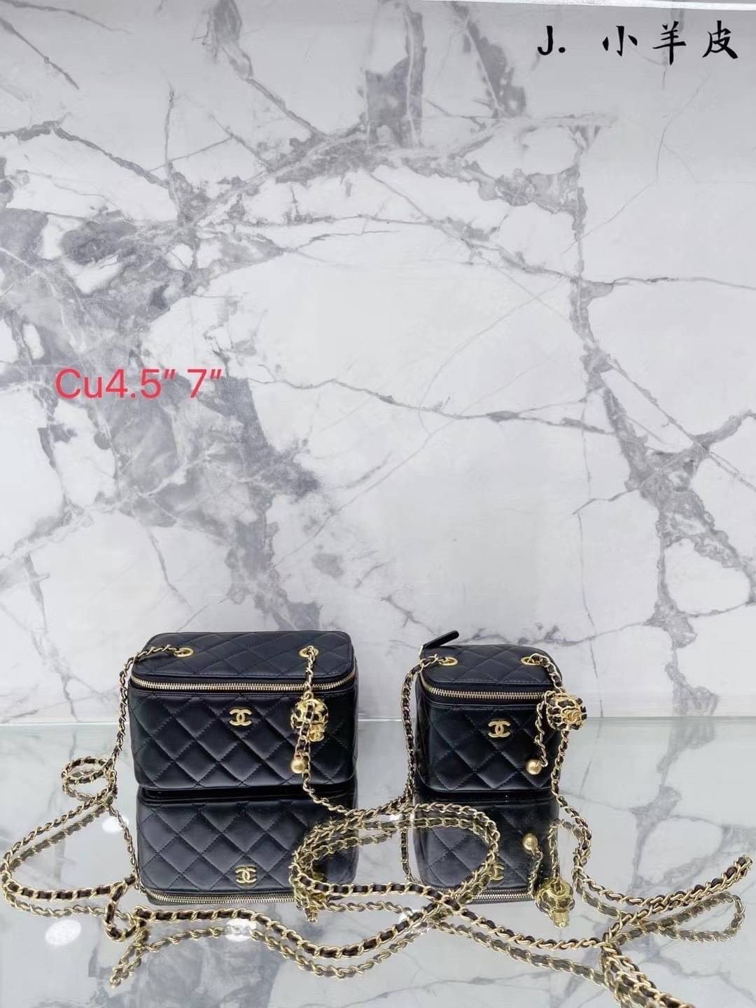 Chanel Pearl Crush Mini Vanity / Chanel Vanity crossbody bag กระเป๋าทรงกล่องใบเล็กน่ารัก มี 2 ขนาด งานหนังสวย ตอบโจทย์และครองใจสาวๆ ได้อย่างแท้จริง ดีไซน์เรียบหรู