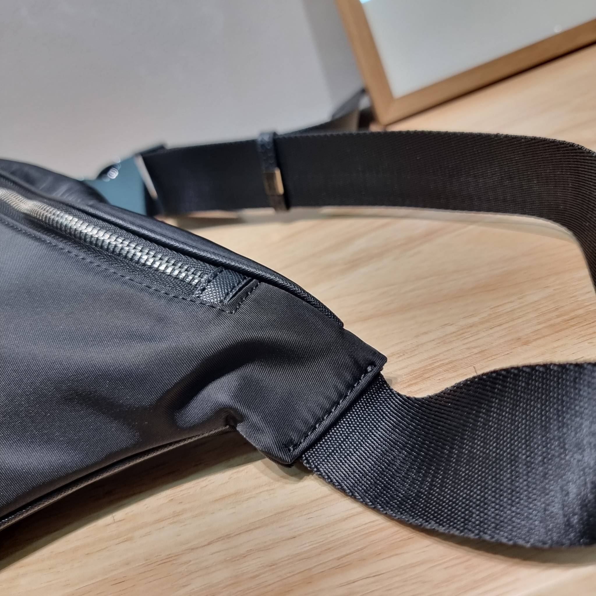 PRADA NYLON BUM BAG / PRADA Nylon Belt Bag กระเป๋าคาดอก รุ่นยอดฮิต ที่ใครๆก็ตามหา ด้วยดีไซน์คลาสสิค ใช้งานง่าย คล่องตัวสุดๆ เปิด-ปิดด้วยซิป ภายในโล่งกว้าง