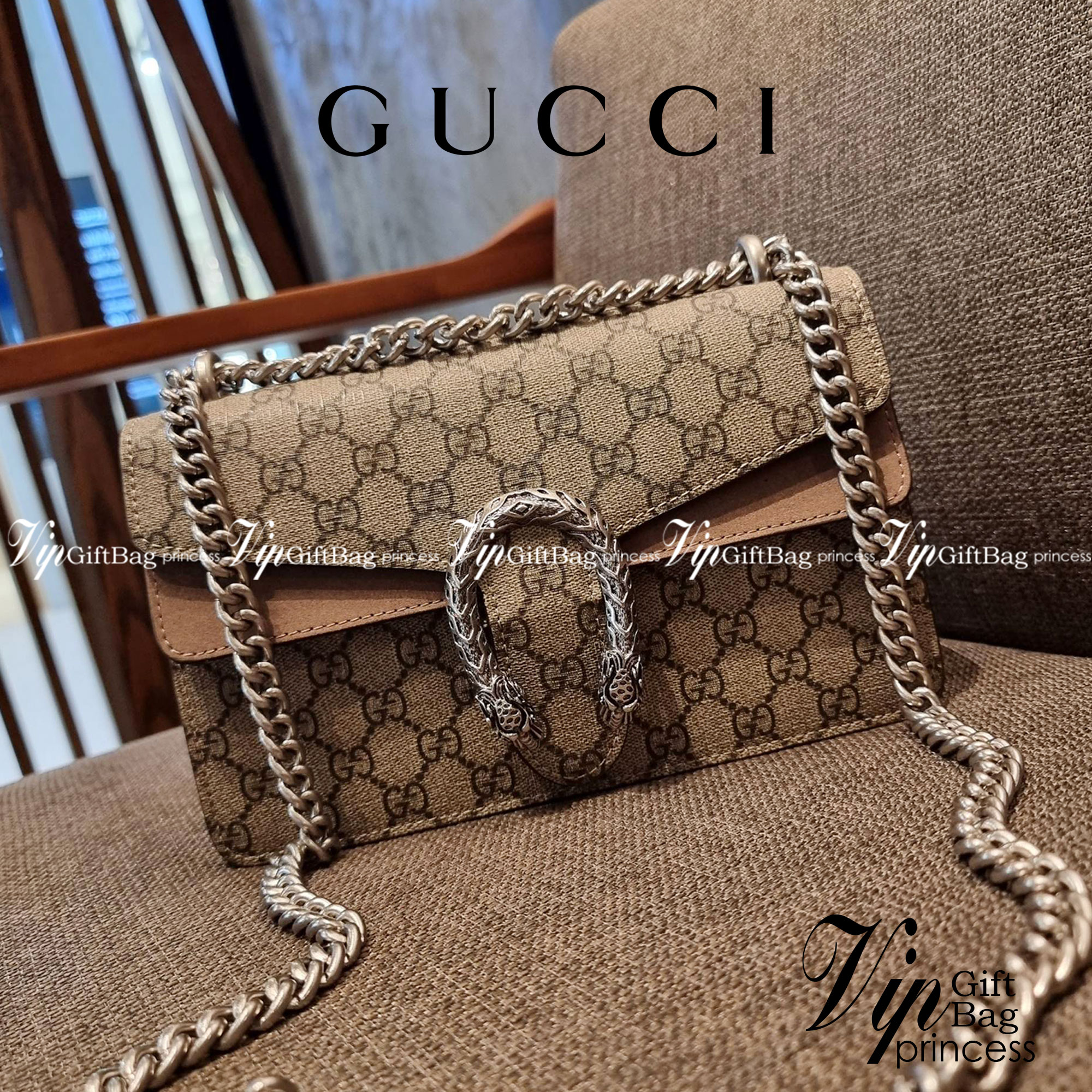 Gucci Small Dionysus GG Shoulder Bag ฮอตสุดไม่มีใครเกิน สวยจริงไม่ทิพย์!! GC CROSSBODY BAG WITH GWP สุดคุ้มจาก duty free กับกระเป๋าสะพายรุ่นที่สาวๆต้องไม่พลาด!! ดึงดูดและสะกดสายตาด้วยอะไหล่ดีเทลหรูรูปหัวสิงโต วัสดุหนังแคนวาส ทนทาน ดูแลรักษาง่าย เปิด-ปิดด้