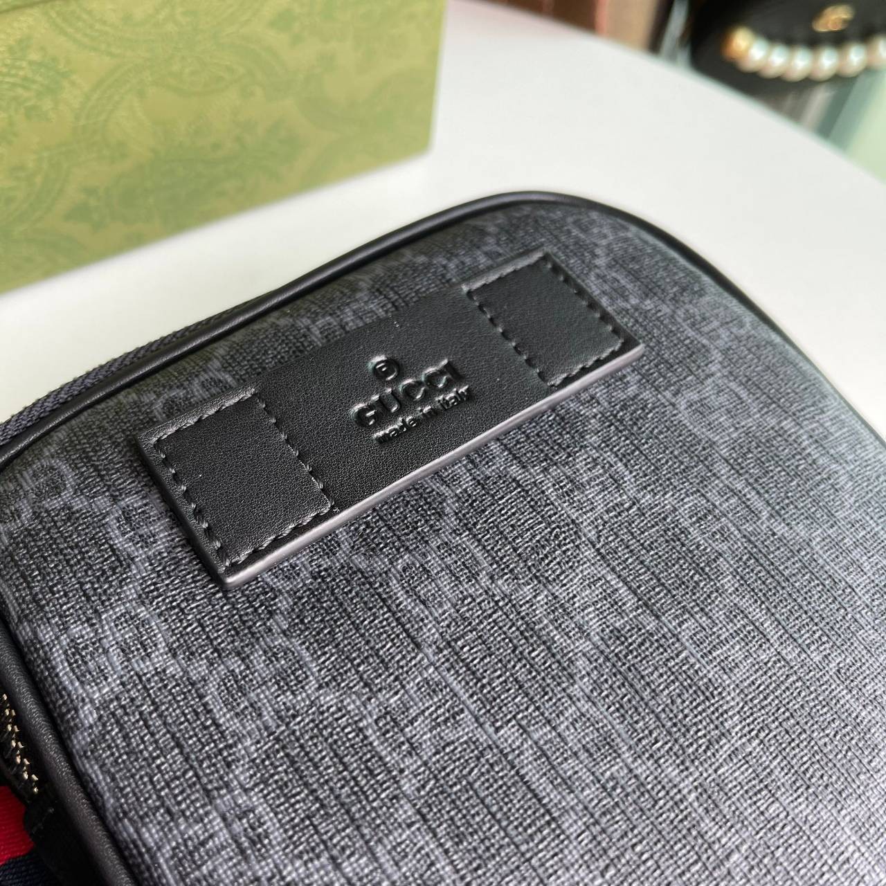 หนังแท้ Gucci GG Supreme belt bag - Neutrals A two-pouch belt bag in GG Supreme canvas with black leather trims. กระเป๋าคาดอก/คาดเอว อีกรุ่นหนึ่งที่หลายคนตามหา งานออริสวยมาก ทำจากหนังแท้ สามารถใช้ได้ทั้งผู้ชายแล้วก็ผู้หญิงสามารถคาดเอวหรือคาดอกก็ได้ พร้อมส