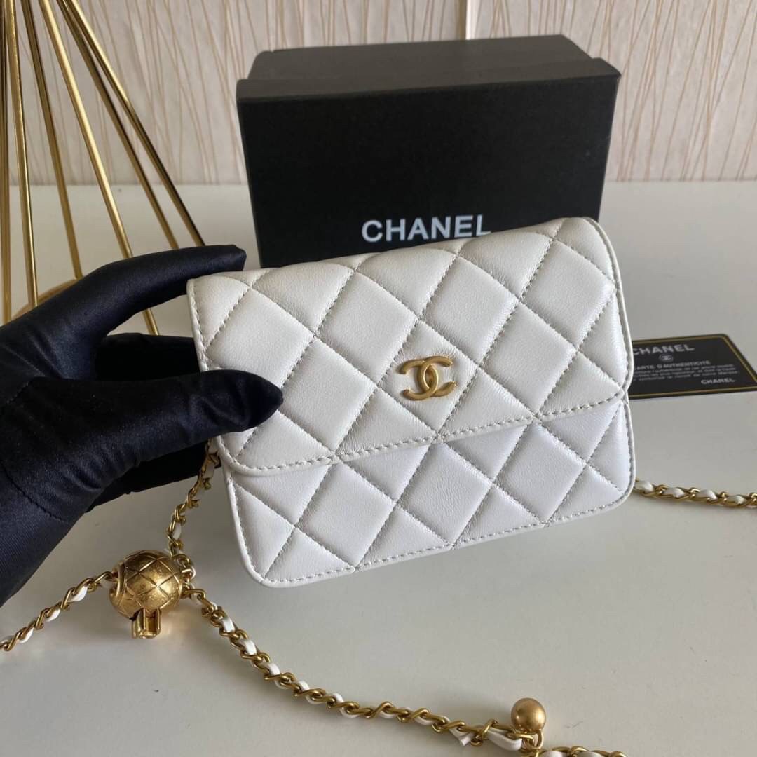 VIP GIFT 】หนังแกะแท้ CHANEL lambskin small shoulder bag with chain เรียบหรู ดูดี ดีไซน์สุดคลาสสิค ใช้ออกงานได้เลย มีสายโซ่อะไหล่ทองรมควันอย่างลงตัว ไอเท็มแนะนำพร้อมส่งที่ไทยราคาสุดคุ้มห้ามพลาดค่ะ!