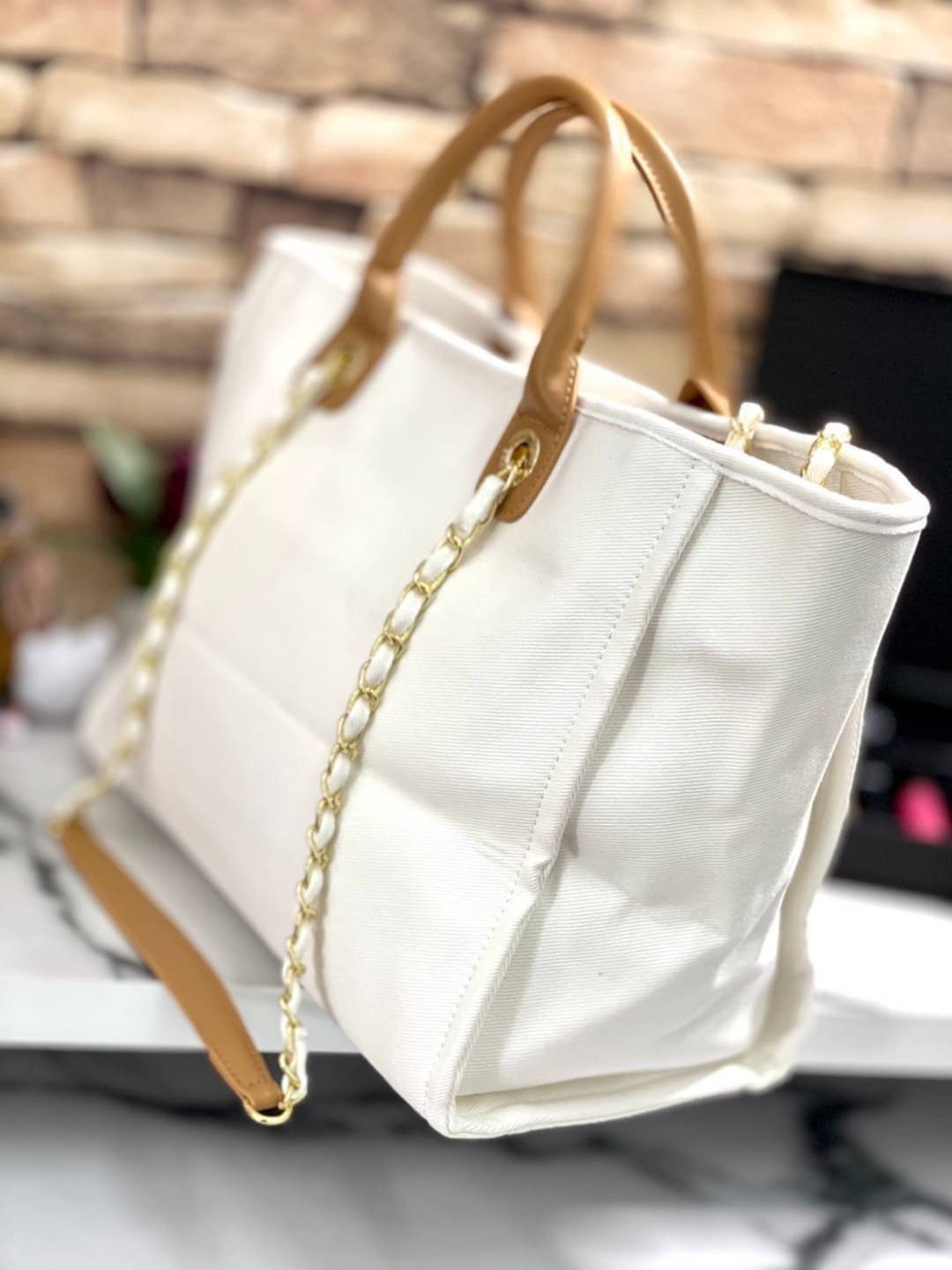 Chanel Shopping Bag VIP Gift denim canvas and leather กระเป๋าผ้าแคสวาส งานปักมุกหรูหรามาก เกินเรื่องมาก ดูแพงสุด!! งานแพงงานสวยจ้า ใบใหญ่จุใจใส่ของได้เยอะ ตามคำเรียกร้อง ถือชิคๆๆ เหมาะกับSummerสุดๆ มีใบเดียวจบ สวยหรูคุณนายสุดๆเลิศมากค่า