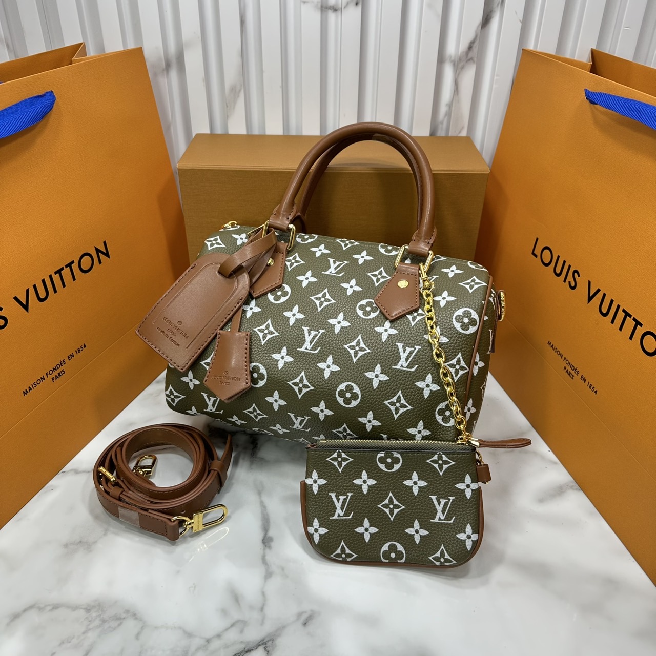 ORI หนังแท้ | LV Speedy P9 Bandoulière 25 Bag กระเป๋าสะพายทรงหมอนสปีดี้ คอลใหม่ล่าสุดหรูหราโดดเด่น รูปทรงใช้งานง่ายสวยตลอดกาล ใช้ได้กับทุกลุค ทุกโอกาส ภายในโล่งกว้างมาก ใส่ของสำคัญได้ครบแน่นอนจ้า
