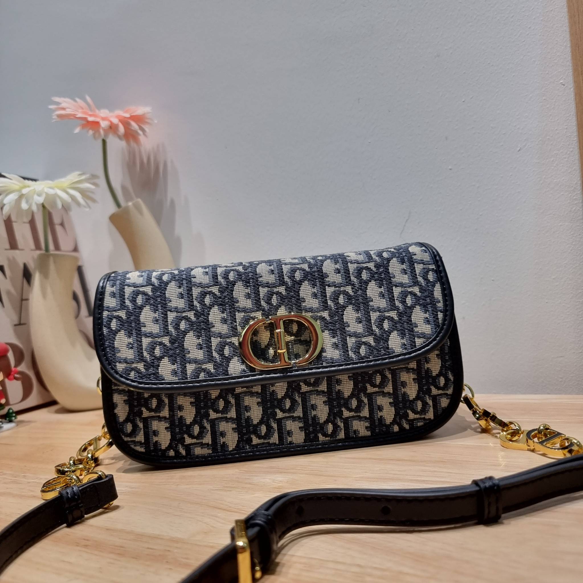 DIOR 30 MONTAIGNE AVENUE BAG สวยหรู ดีเทลแพง ต้องยกให้ไอเท็มนี้เลย กับกระเป๋าสะพายข้าง