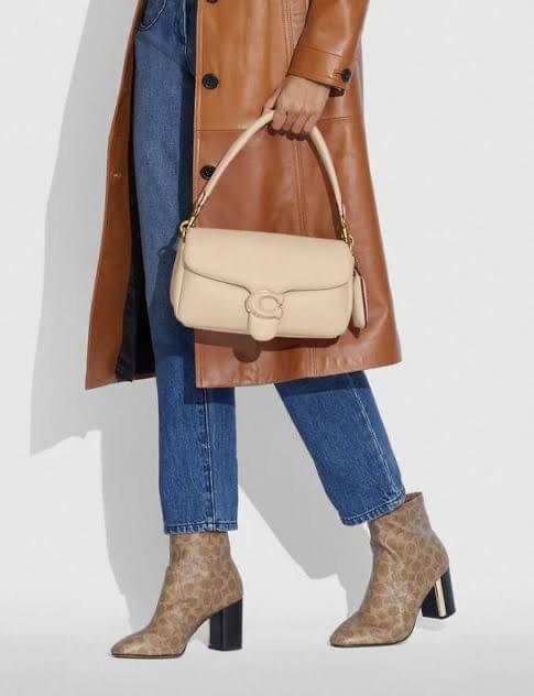 COACH PILLOW TABBY SHOULDER BAG 26 ไซส์ใหญ่ จุของได้ล้นๆ มาใหม่ขายดีที่สุด หนัง nappa หนานิ่ม นุ่มมากๆ พร้อมโลโก้รุ่นใหม่ด้วยเช่นกัน เพิ่มความหรู ดูดีเข้าไปอีกค่ะ