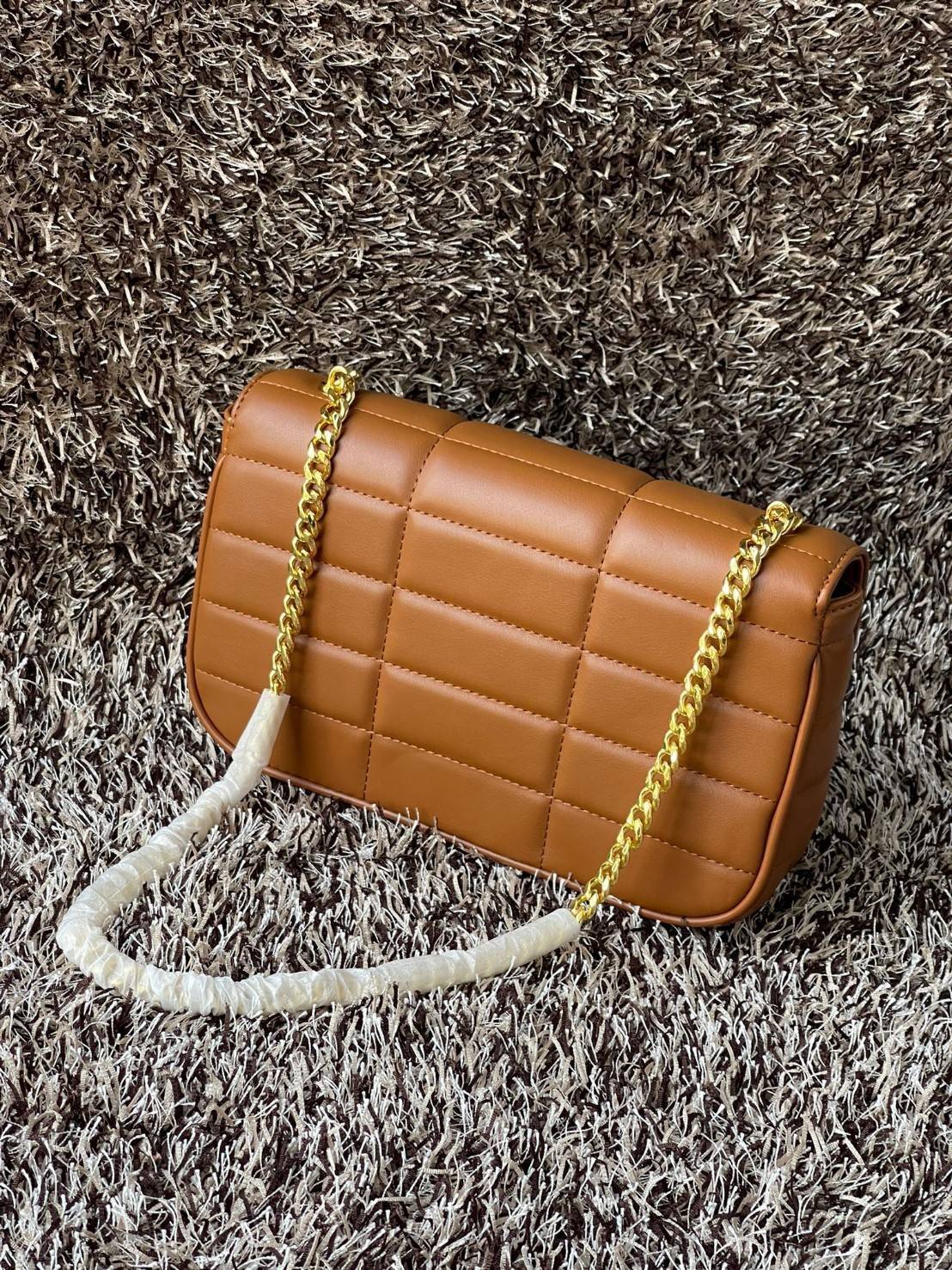 CELINE CHAIN SHOULDER BAG MATELASSE MONOCHROME CELINE in Quilted Goatskin กระเป๋าเทรนด์กระเป๋าสุดฮอตแต่ยังคงความคลาสสิก