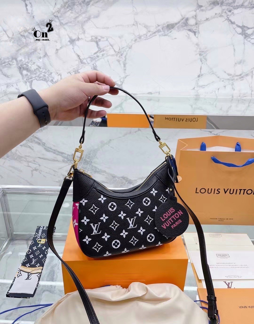 LV Replica Bagatelle BB Leather Hobo Bag / LV Bagatelle BB bag กระเป๋าสะพายสุดหรู มาใหม่ชนช้อปค่า ใบเล็กซิปบน หนังลายโมโนแกรม งานสวยเป๊ะที่สุดเป๊ะทุกมุม ปั้มทุกจุด ใช้ได้ Everyday Look เลยค่า ดีไซน์ทรงคลาสสิค มาพร้อมสายสะพายยาวงานจริงสวยทุกมุมเป๊ะปังมากค่