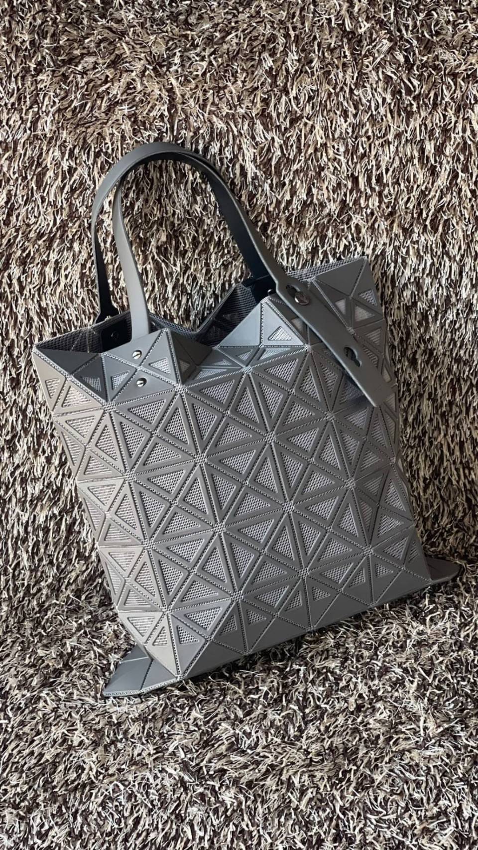 Baobao issey miyake frame tote 6x6 / MIYAKE Frame Mesh Tote Bag กระเป๋าที่มองทะลุได้เหมือนตะกร้าและให้ความรู้สึกสดชื่น