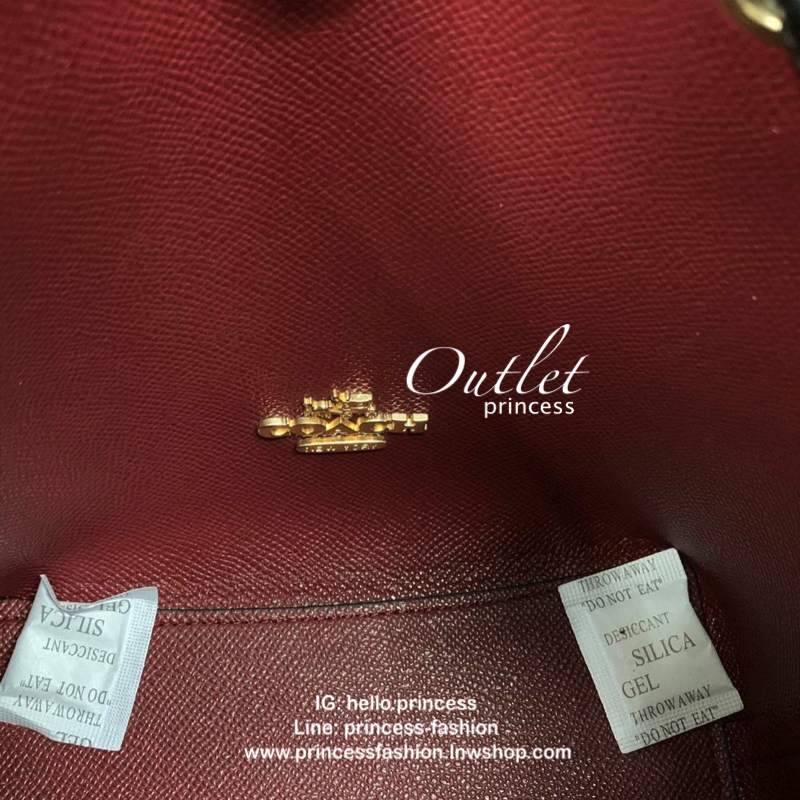 COACH LENA CROSSBODY BAG กระเป๋าสะพายทรง bucket หนังแกะแท้ หนังนิ่ม เบา ขนาดกำลังน่ารัก เปิดปิดแบย drawstring, แม่เหล็ก ภายในโล่ง ใส่ wallet กลาง มือถือทุกรุ่น และของใช้ส่วนตัว สายสะพานปรับได้ค่ะ