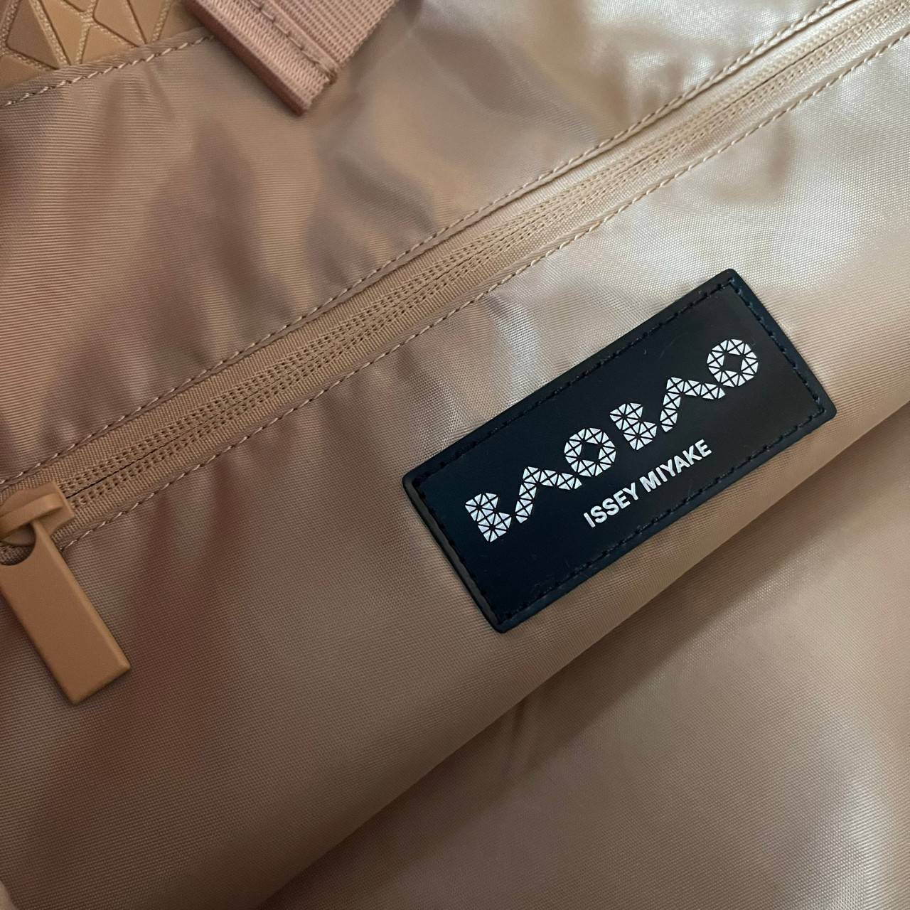 VIP 】Bao Bao Issey Miyake Cart Tote Bag พร้อมส่งที่ไทย รุ่นใหม่ล่าสุด สามารถใช้ได้ทั้งผู้หญิงกับผู้ชาย เบาสบายจุของได้เยอะสามารถทนทานต่อน้ำหนักได้สูงใช้งานได้ยาวๆเลยค่ะ