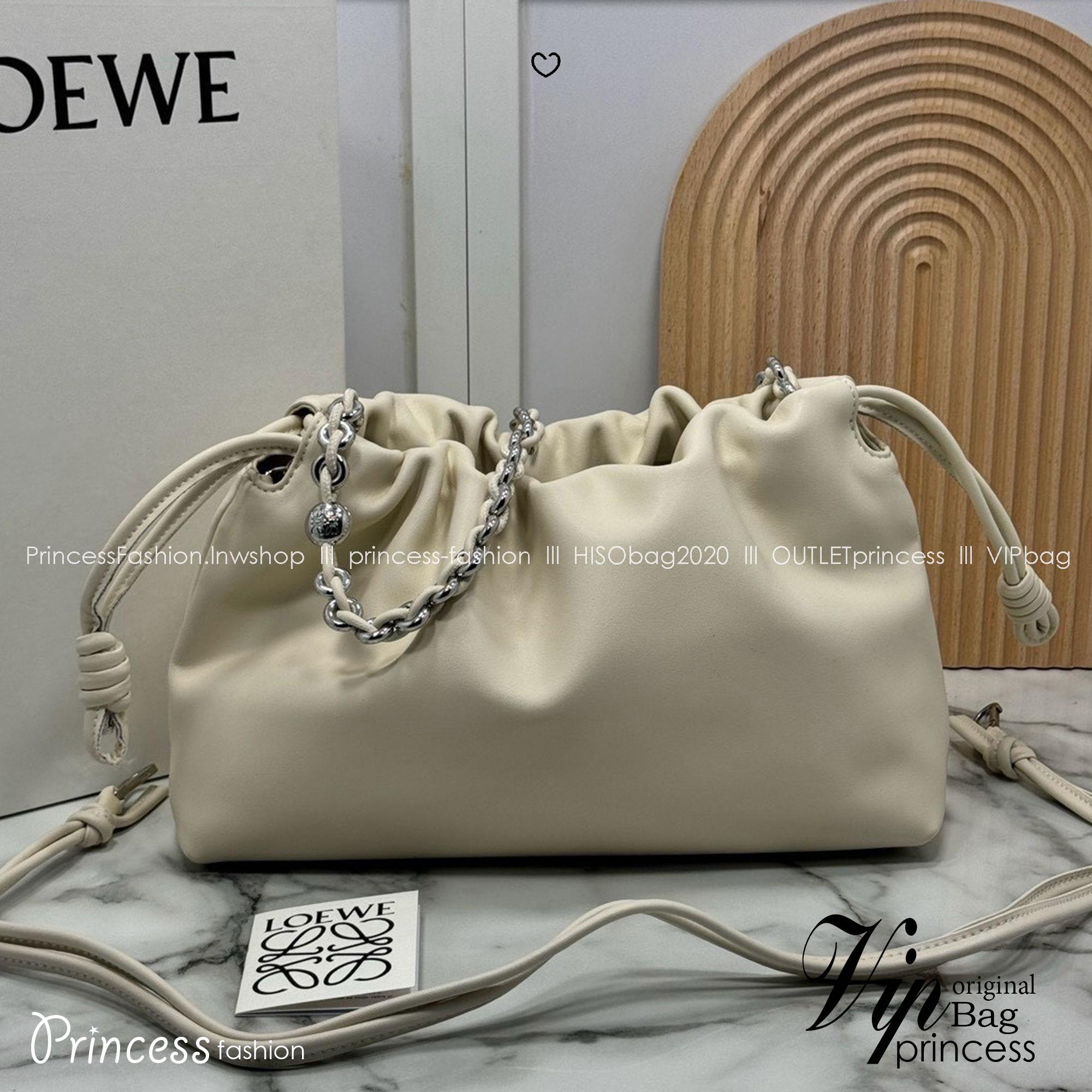 ORI หนังแท้ | Medium Loewe Flamenco purse in mellow nappa leather 30cm กระเป๋าสะพายทรงคลัช เรียบหรูดูแพง เรียบง่ายใช้งานสะดวก หนังแนปป้าให้สัมผัสนุ่มสบายผิว มาพร้อมสายสะพายร้อยห่วงหรูหรา