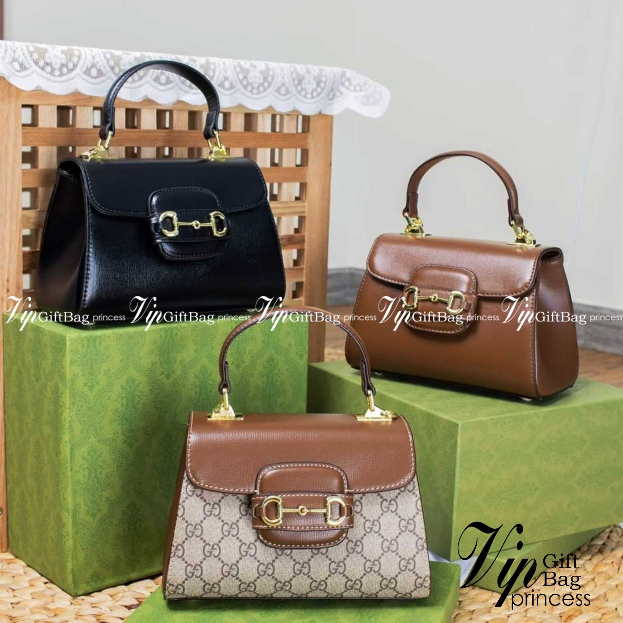 Gucci Horsebit 1955 mini bag / GG VINTAGE CROSSBODY BAG กระเป๋าสะพายข้าง สวยย้อนยุค ดีไซน์วินเทจแฝงความหรู เปิด-ปิดด้วยกระดุมแม่เหล็ก ภายในโล่งกว้าง แบ่งสัดส่วนไว้อย่างดี สายสะพายมีให้ 2 ถึงแบบ สลับใช้ได้ไม่มีเบื่อ แถมยังมีหูจับในตัว เข้าได้กับทุกลุค แมทช