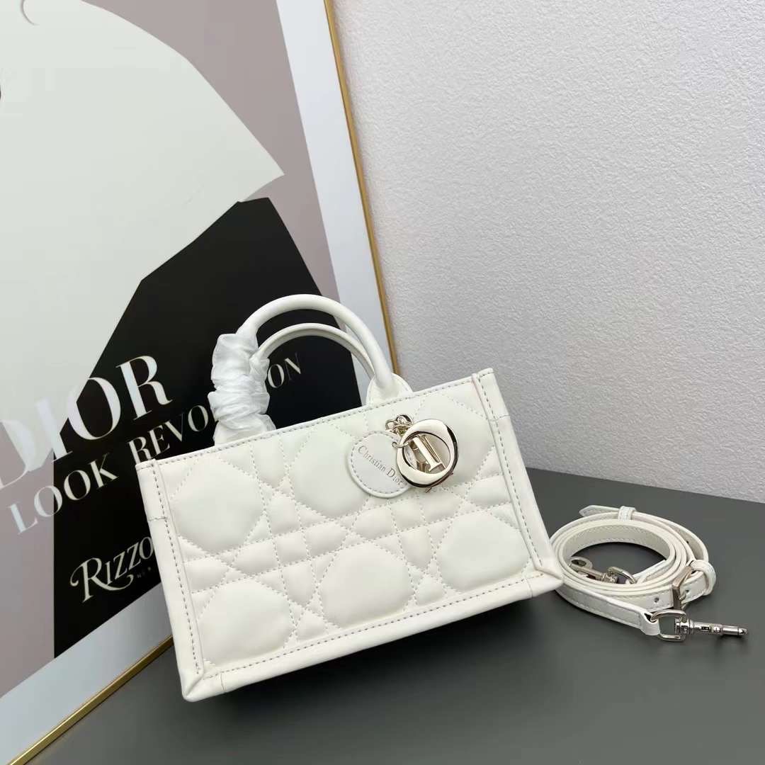 Dior mini book tote macro cannage bag กระเป๋าทรงโท้ทสุดฮิต ไซส์มินิ ดีไซน์ใหม่ หนังสวย พกพาไปไหนก็ได้ คล่องตัวและแมตช์ง่ายสุดๆ เกรดท็อปไฮเอน 1:1 ใช้งานต่างประเทศได้
