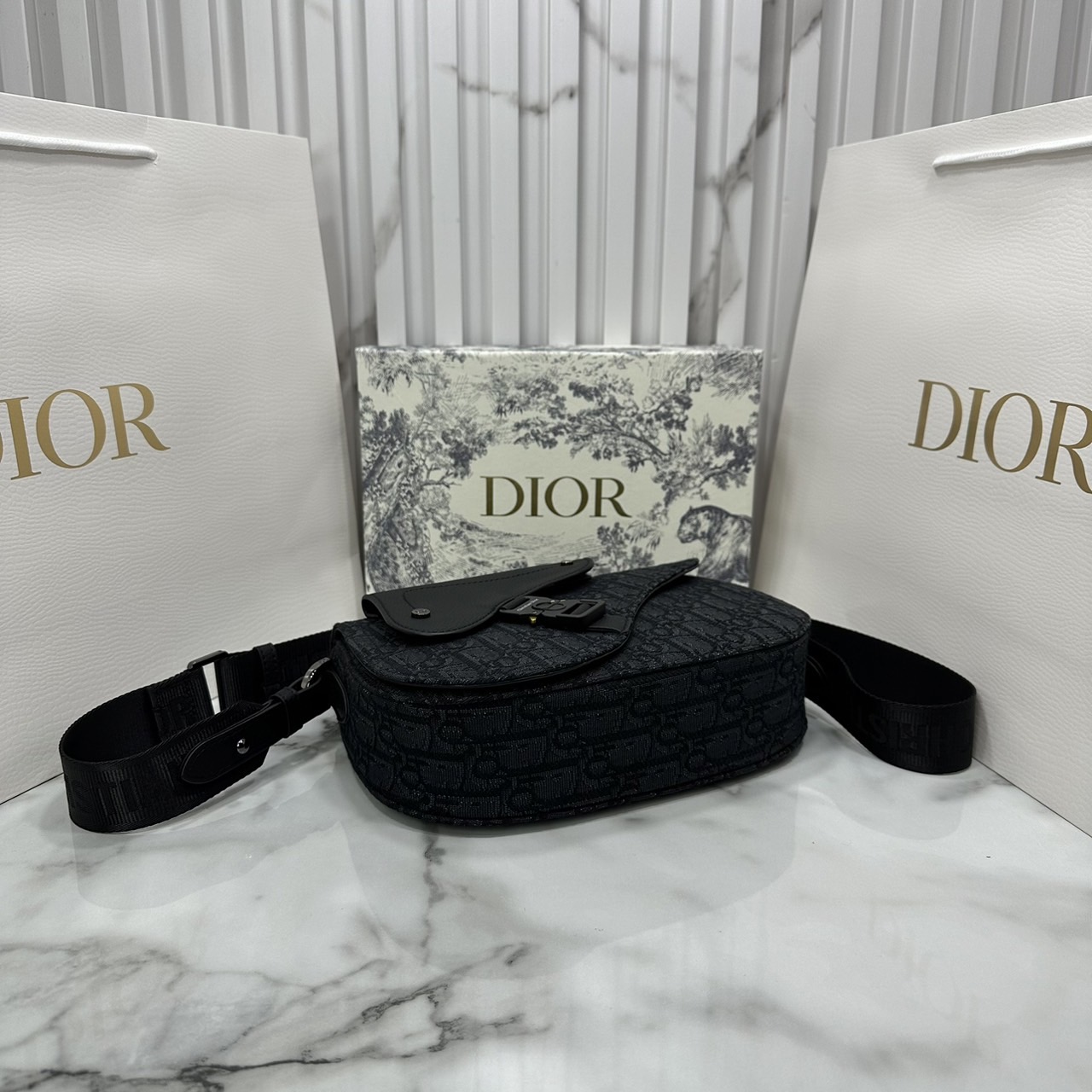 DIOR Saddle Messenger Bag Oblique Jacquard and Grained Leather กระเป๋าสะพาย Saddle pouch คู่ใจท่านชาย เอกลักษณ์ที่หรูหราตลอดกาล เกรดออริ 1:1