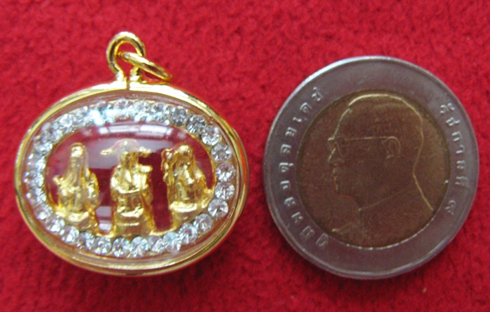 จี้ฮกลกซิ่ว เนื้อทองล้อมเพชรเลี่ยมทองไมครอน เสริมดวงปีมะเมีย ปี2562 ช่วยเสริมดวงท่านให้ดีขึ้นค่ะ