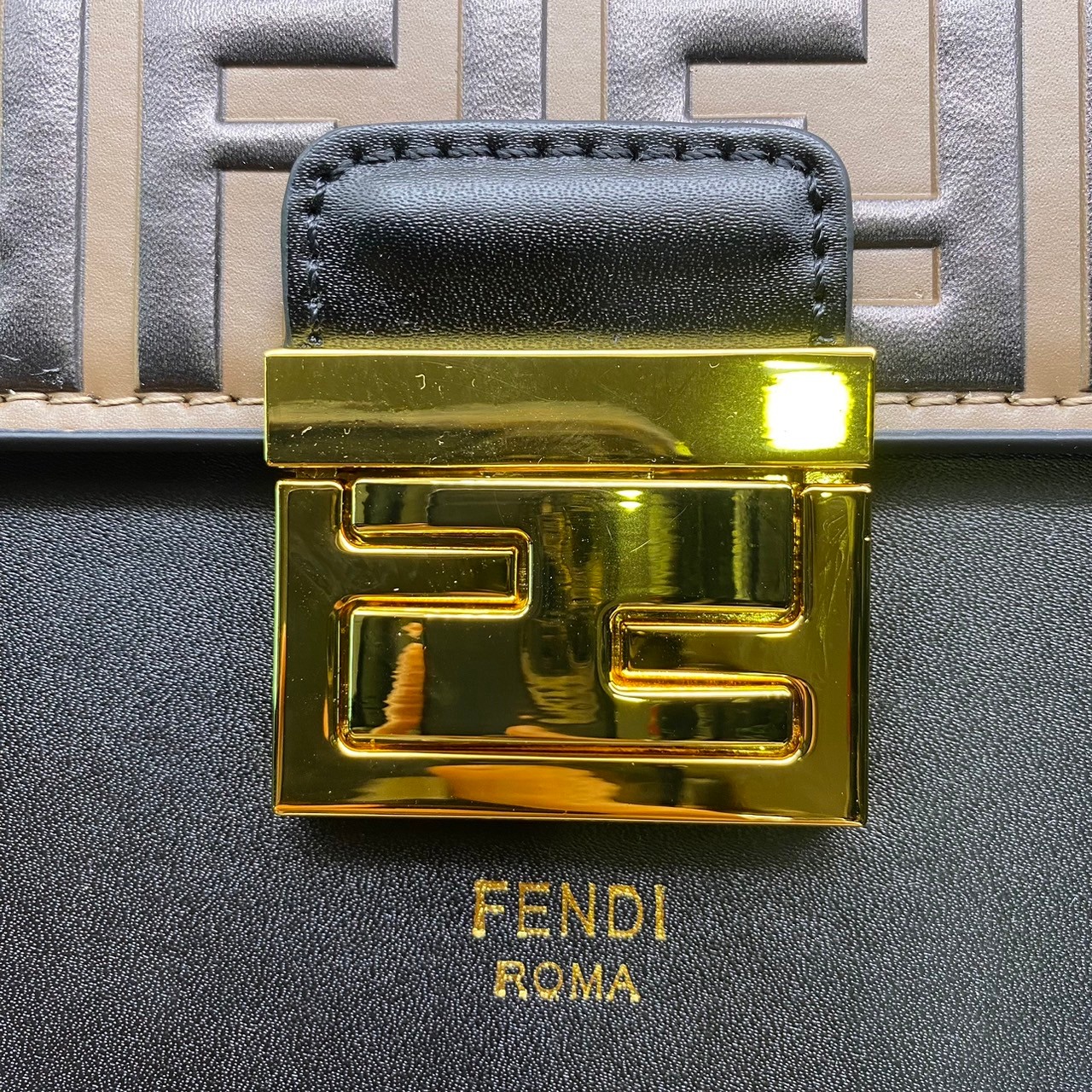 FENDI KAN leather bag เกรดออริจินอล สลับแท้ ด้วยสีและลวดลายคลาสสิกตามแบบแบรนด์ เข้าได้กับสาวๆ ทุกสไตล์