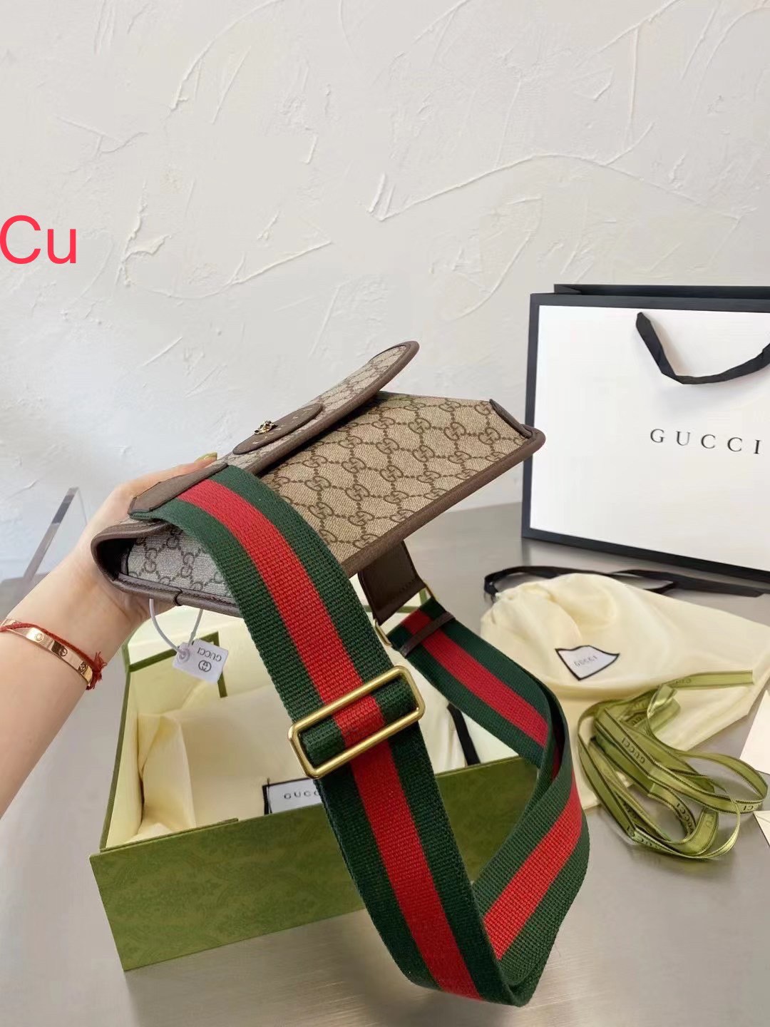 GUCCI neo vintage GG supreme belt bag ฮอตฉ่ำๆ กับกระเป๋าคาดอกรุ่นคลาสสิค ดีไซน์เท่ หรู สไตล์สปอร์ต ขนาดกำลังดี พกพาง่าย คาดไปไหนก็ได้สบายๆ