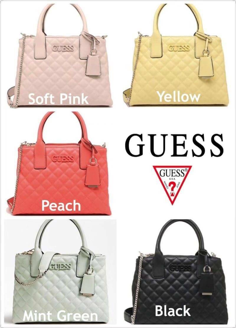 Guess Elliana Quilted-Look Handbag กระเป๋าสะพายรุ่นใหม่ล่าสุดจาก Guess วัสดุหนังนิ่มเรียบ แต่งลายตารางสวยดูมีดีเทล ขนาดกำลังดี น้ำหนักเบา ด้านหน้าประดับโลโก้แบรนด์แบบนูน มีช่องใส่ของหลายช่อง เปิดปิดด้วยกระดุมแม่เหล็กและช่องซิป ภายกว้างมีช่องใส่ของแยกเป็นส