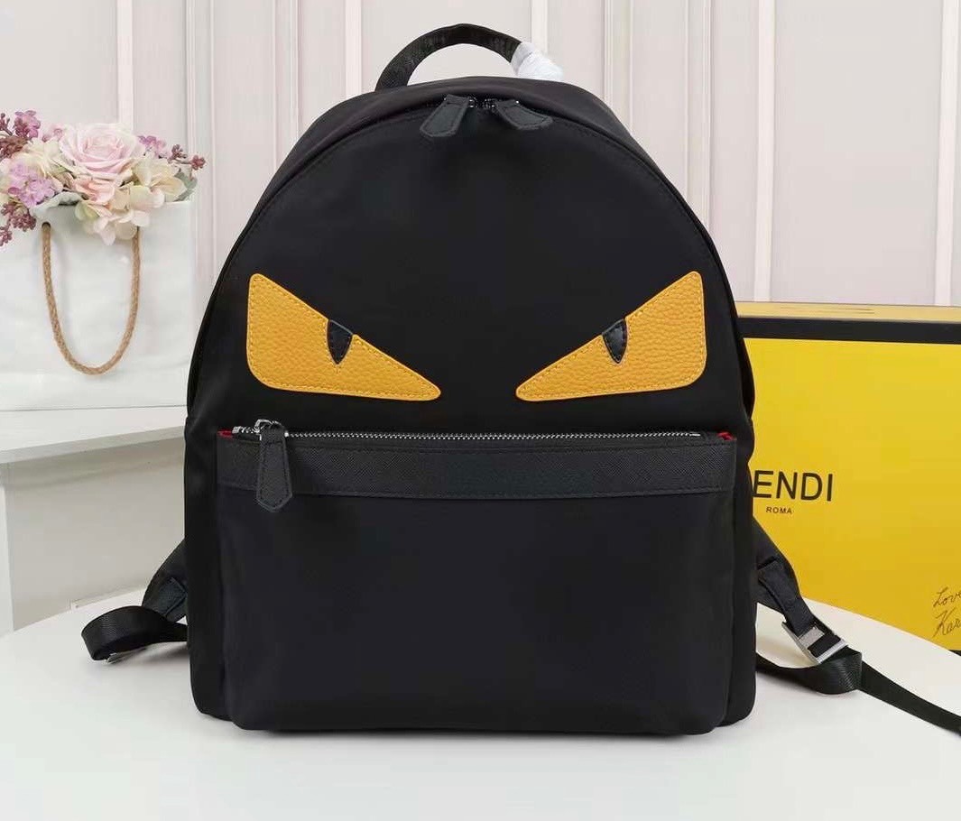 FENDI monster backpack เกรดออริจินอล FENDI Unisex Calfskin Nylon Logo Backpack กระเป๋าเป้เฟนดิ รุ่นยอดนิยมเอกลักษณ์แบรนด์ จุของได้เยอะ ใช้ได้ทั้งชายหญิง พกใบนี้ใบเดียวเอาอยู่ เป็นหนึ่งคอลเลคชั่นเด็ดที่สุดแห่งปีเลยจ้า
