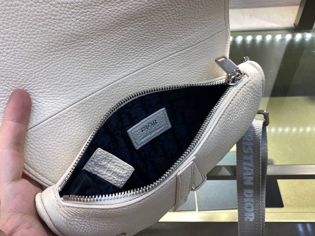 หนังแท้ DIOR GRAINED CAFLSKIN MINI SADDLE BAG พร้อมส่งที่ไทย งานหนังแท้ออริจินอล ภาพสินค้าถ่ายจากงานขายจริง ใช้งานต่างประเทศได้